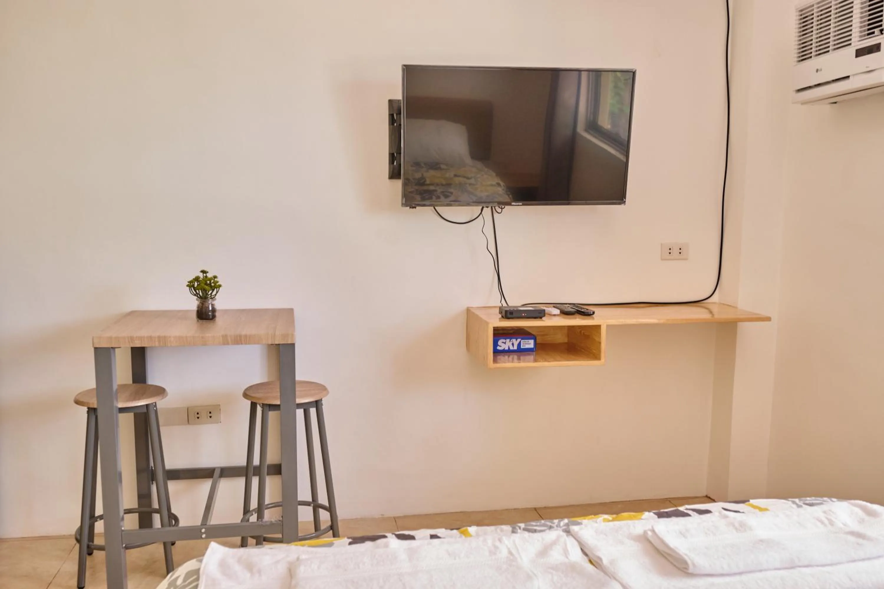 TV and multimedia, Bed in Hidden Hill Hotel