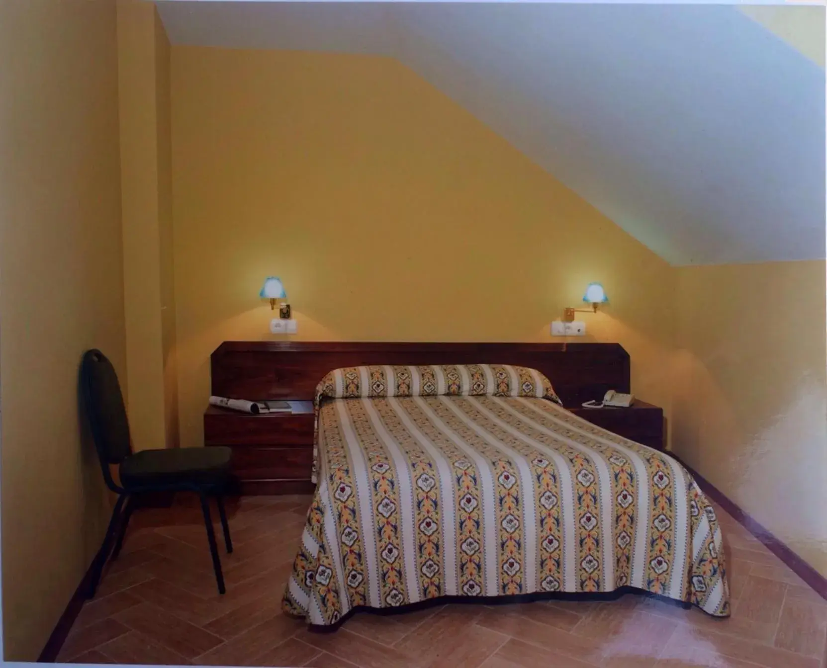 Single Room with Bathroom in Hotel Nueva Allandesa Single Room with Bathroom in Hotel Nueva Allandesa