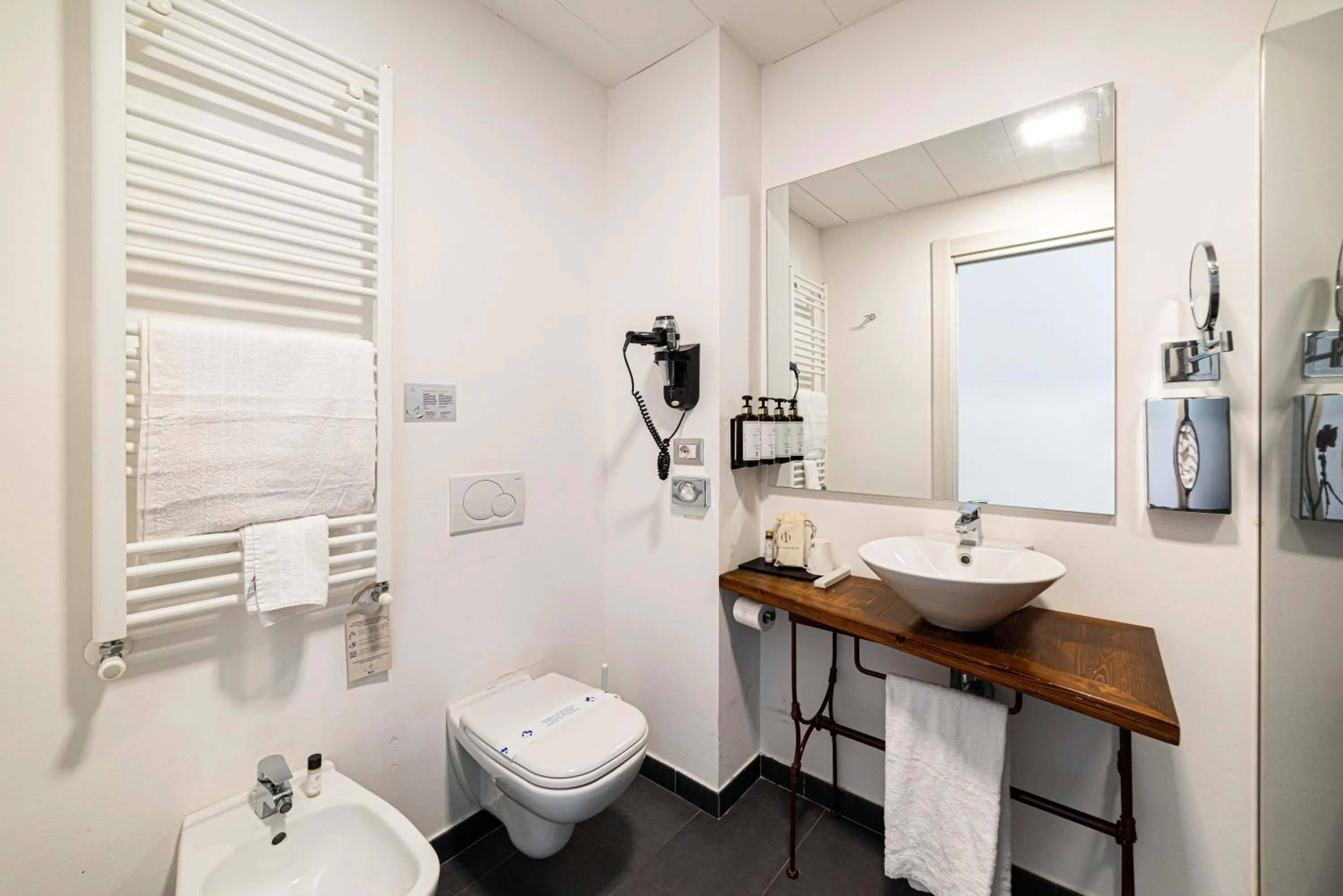 Shower in Phi Hotel Milano