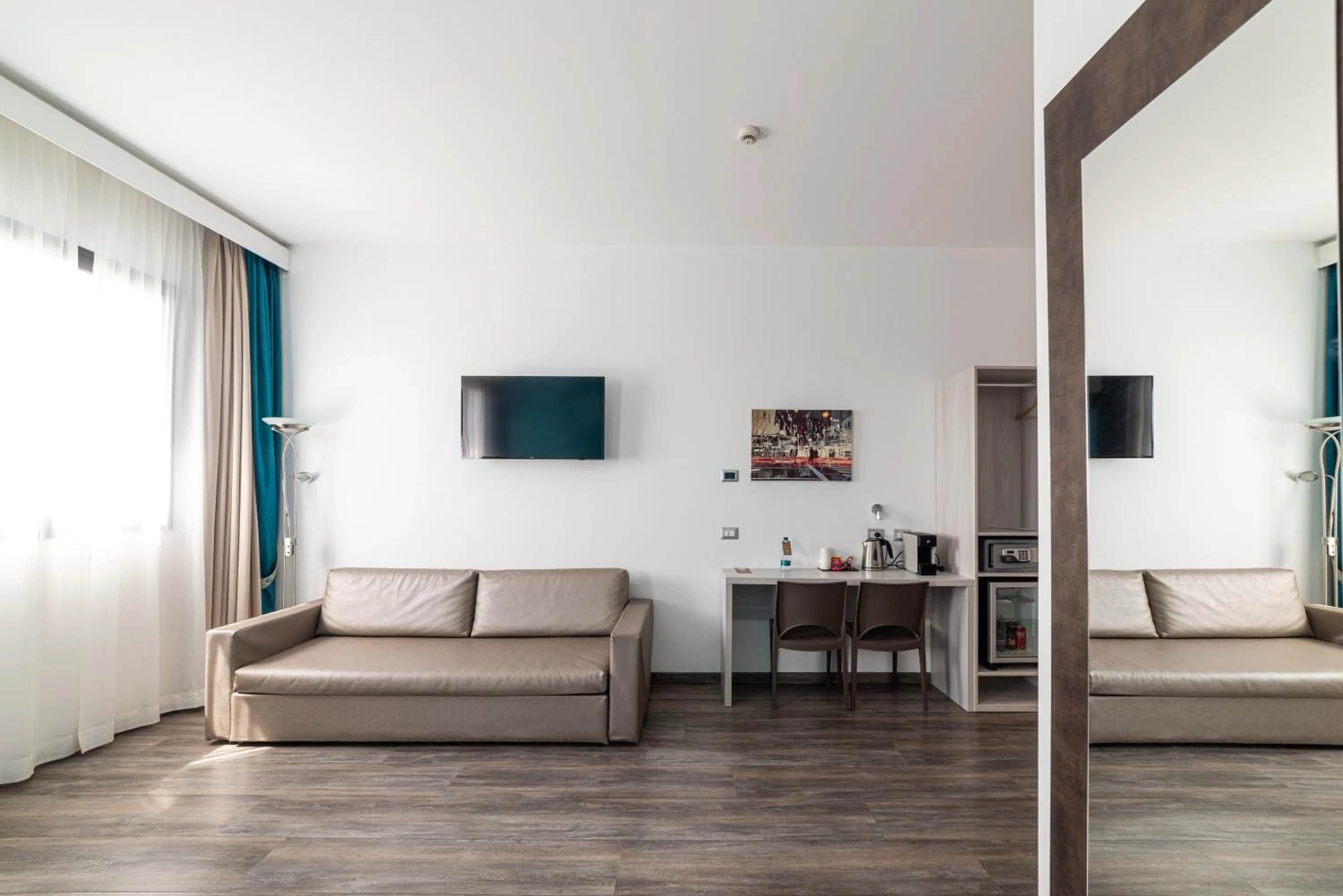 TV and multimedia in Phi Hotel Milano