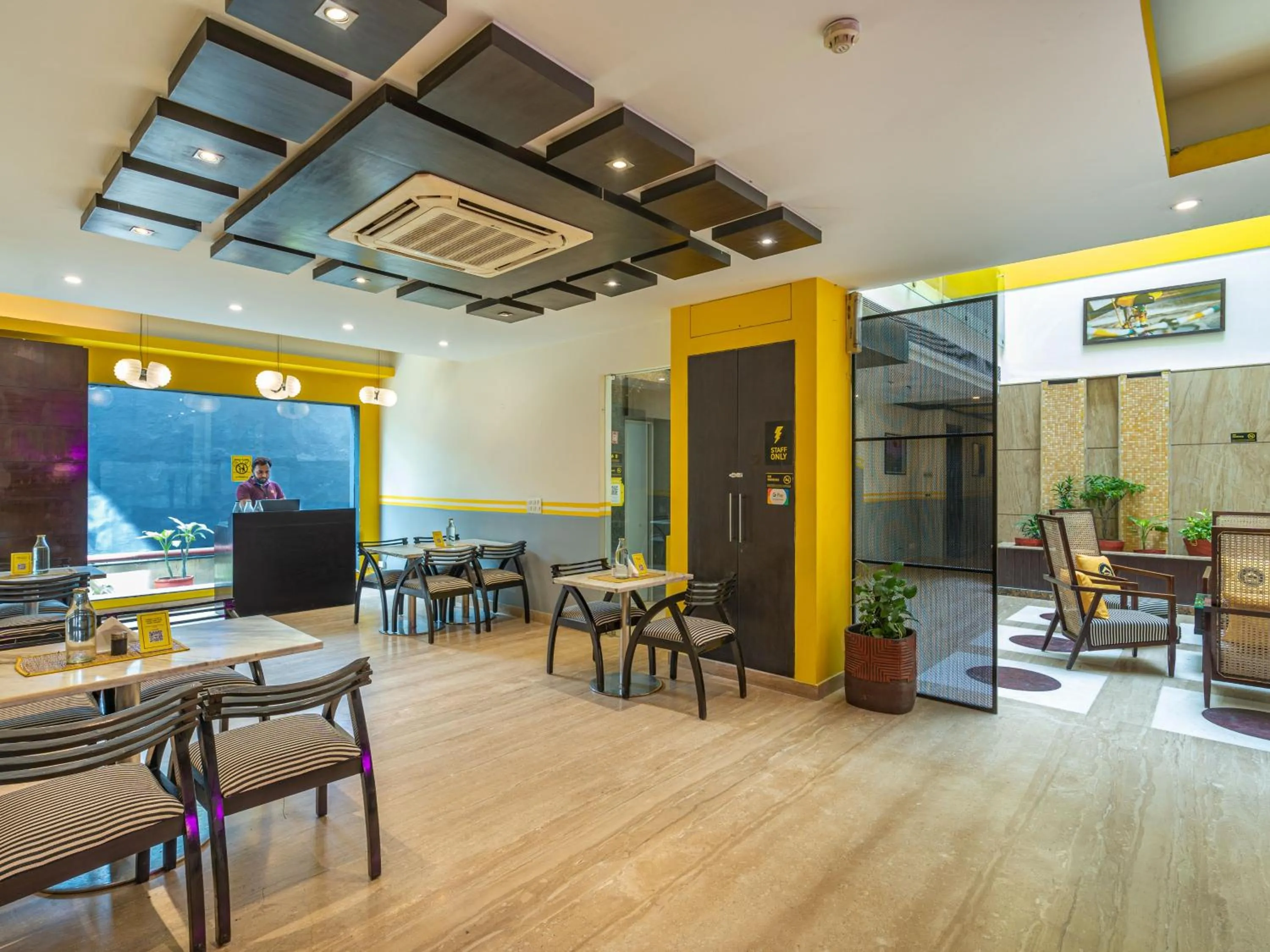 Restaurant/places to eat in The Hosteller Delhi