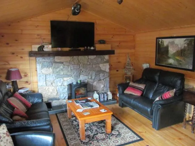 Living room in Riverside Lodge