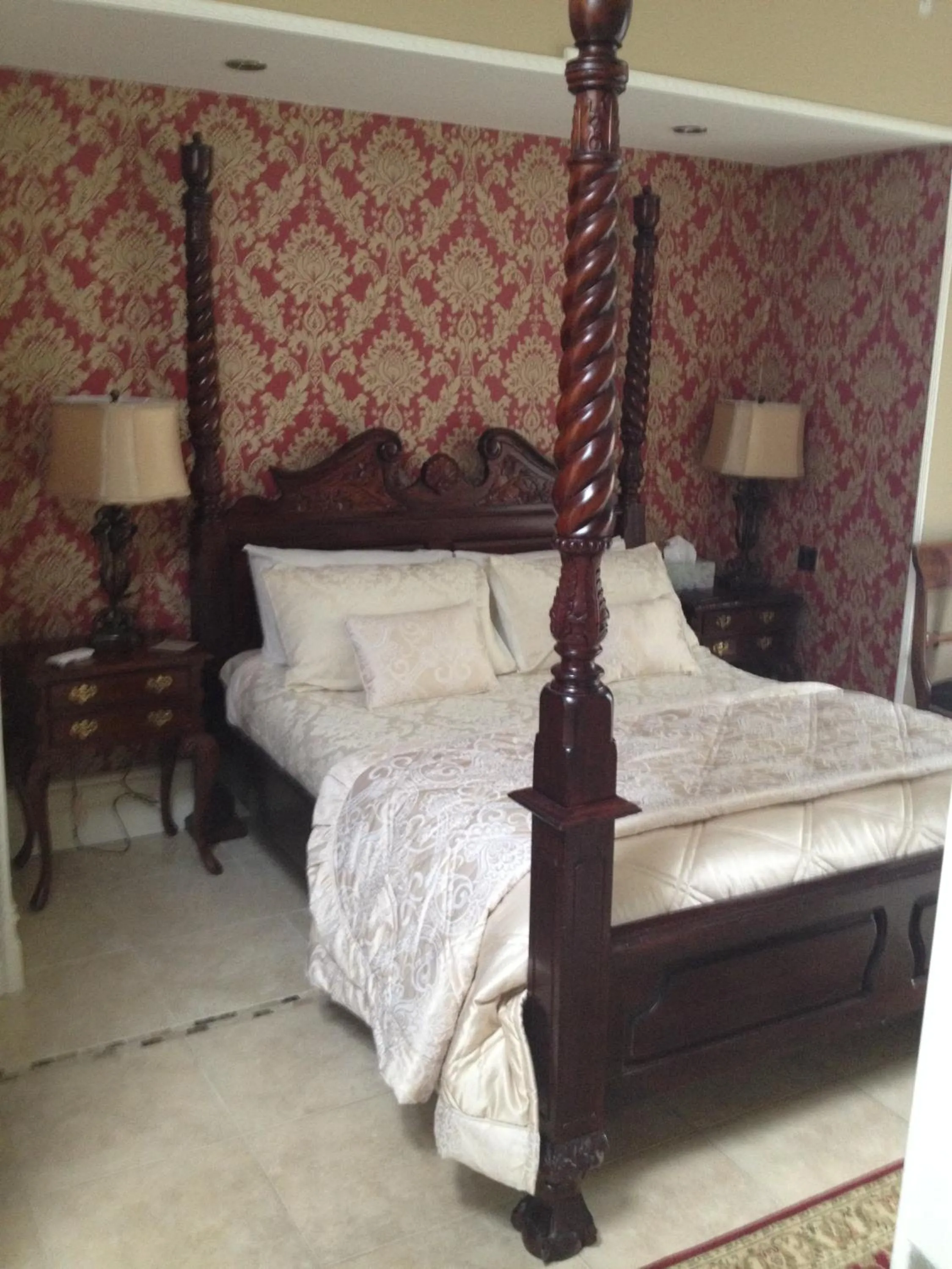 Photo of the whole room, Bed in Riverside Lodge