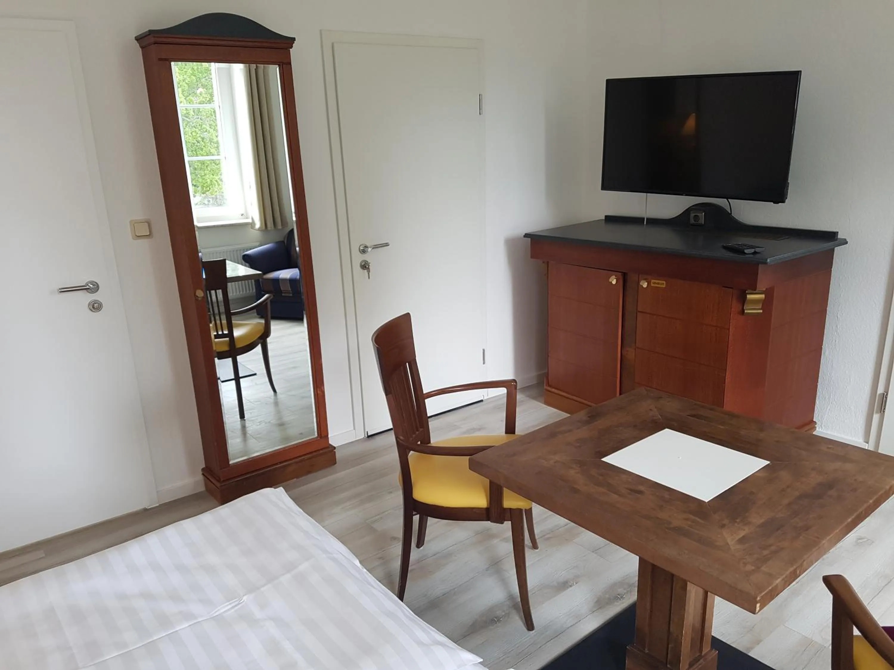 TV and multimedia, Bed in Gasthof zur Alten Post