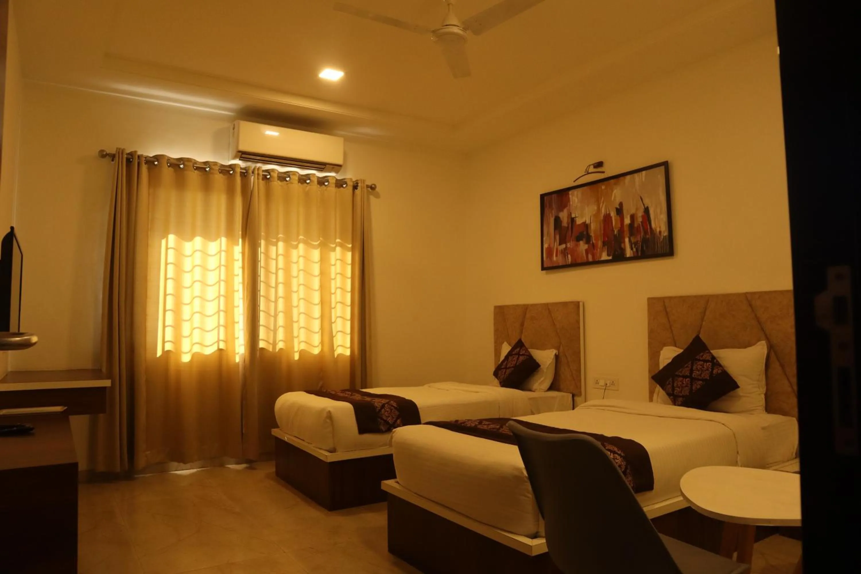 TV and multimedia, Bed in Hotel Grand Ecotel, Aurangabad