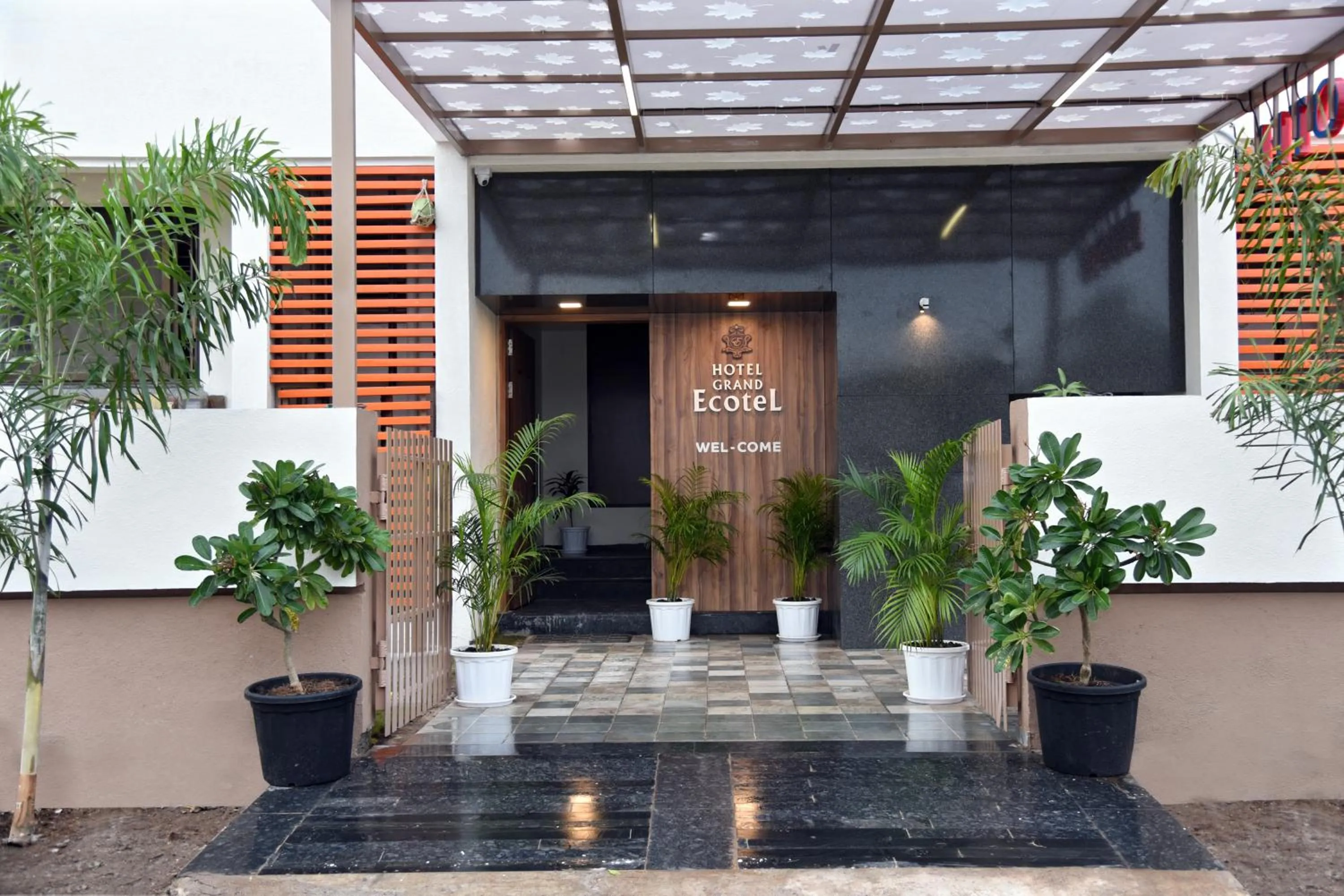 Facade/entrance in Hotel Grand Ecotel, Aurangabad
