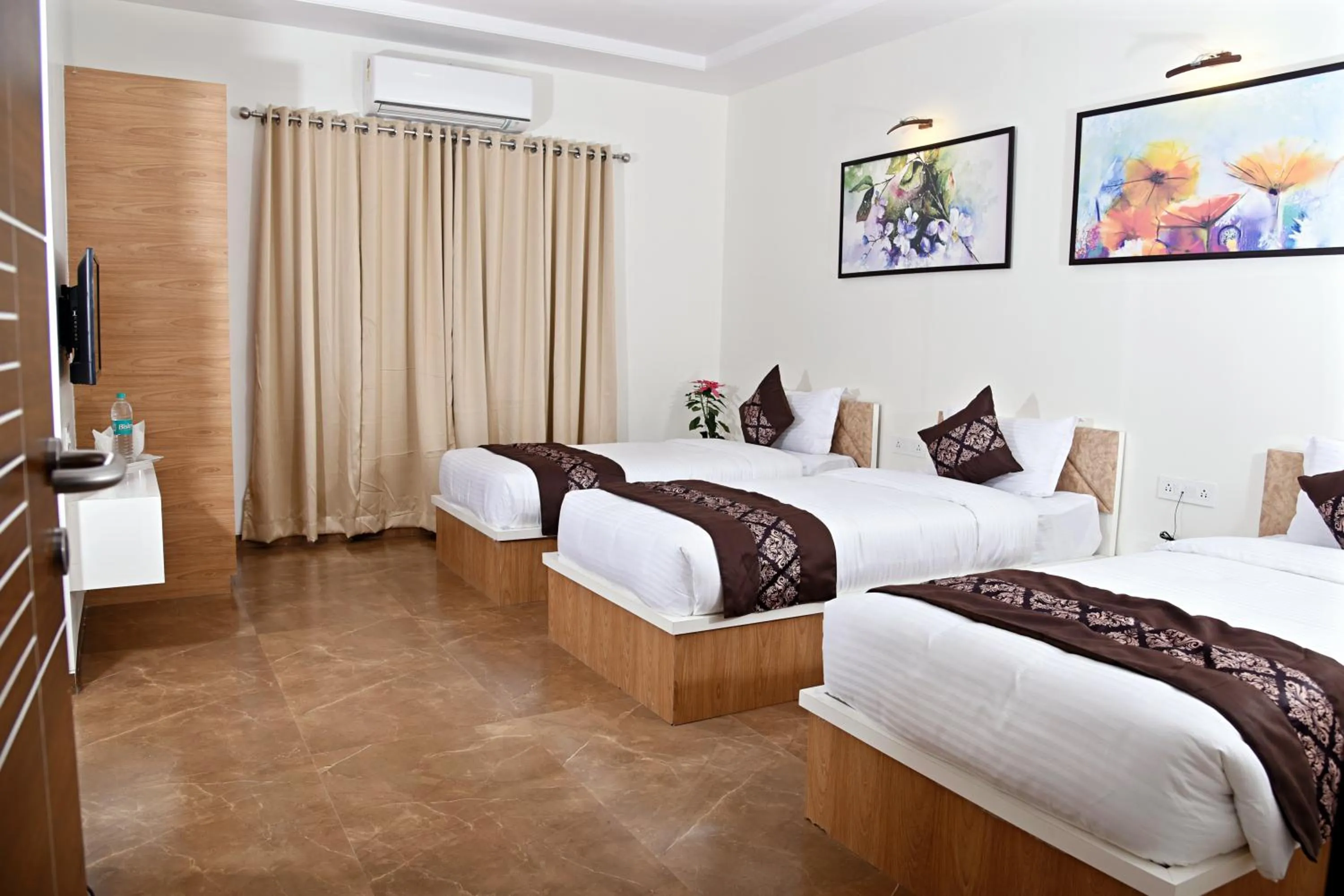 Bed in Hotel Grand Ecotel, Aurangabad