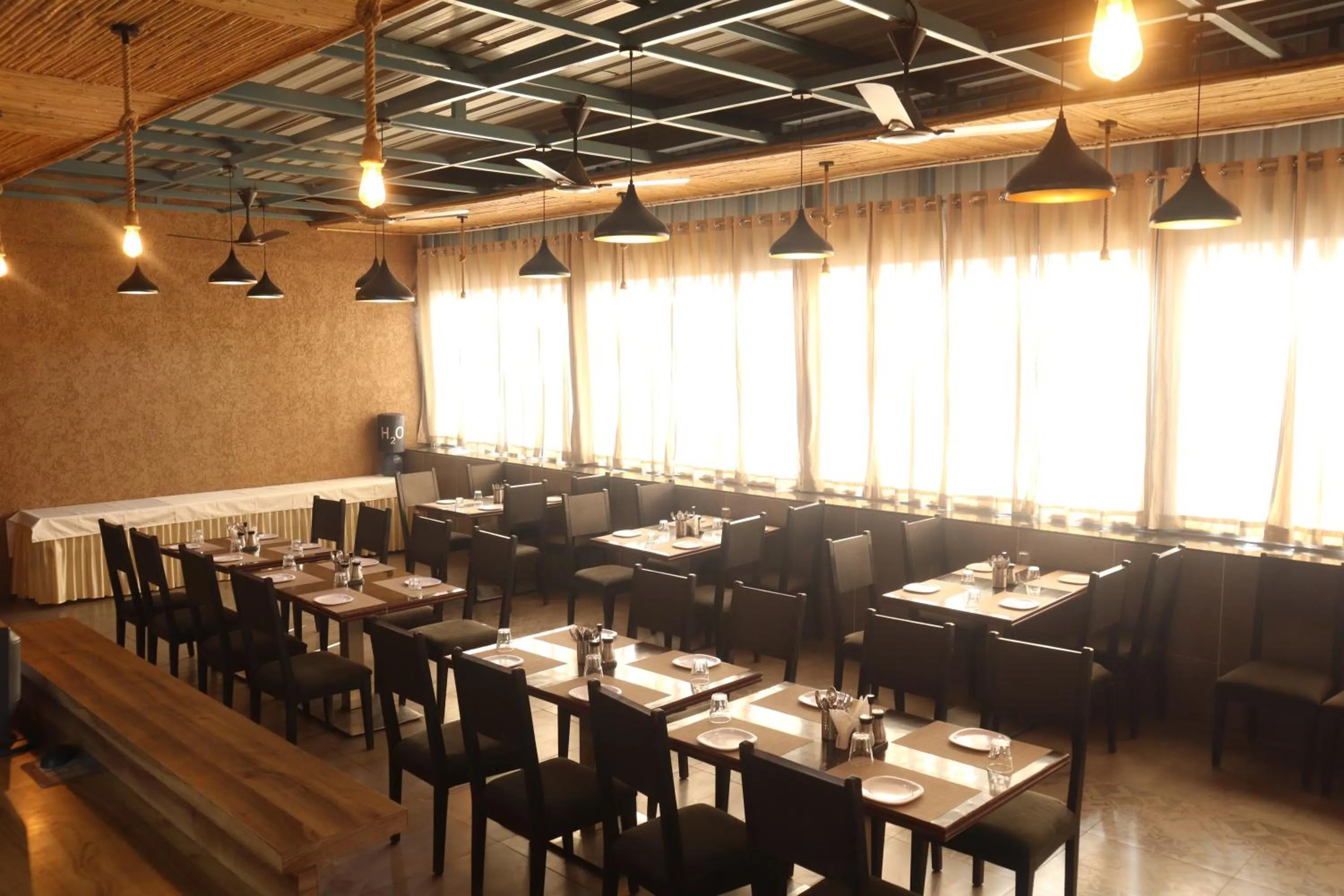 Restaurant/places to eat in Hotel Grand Ecotel, Aurangabad