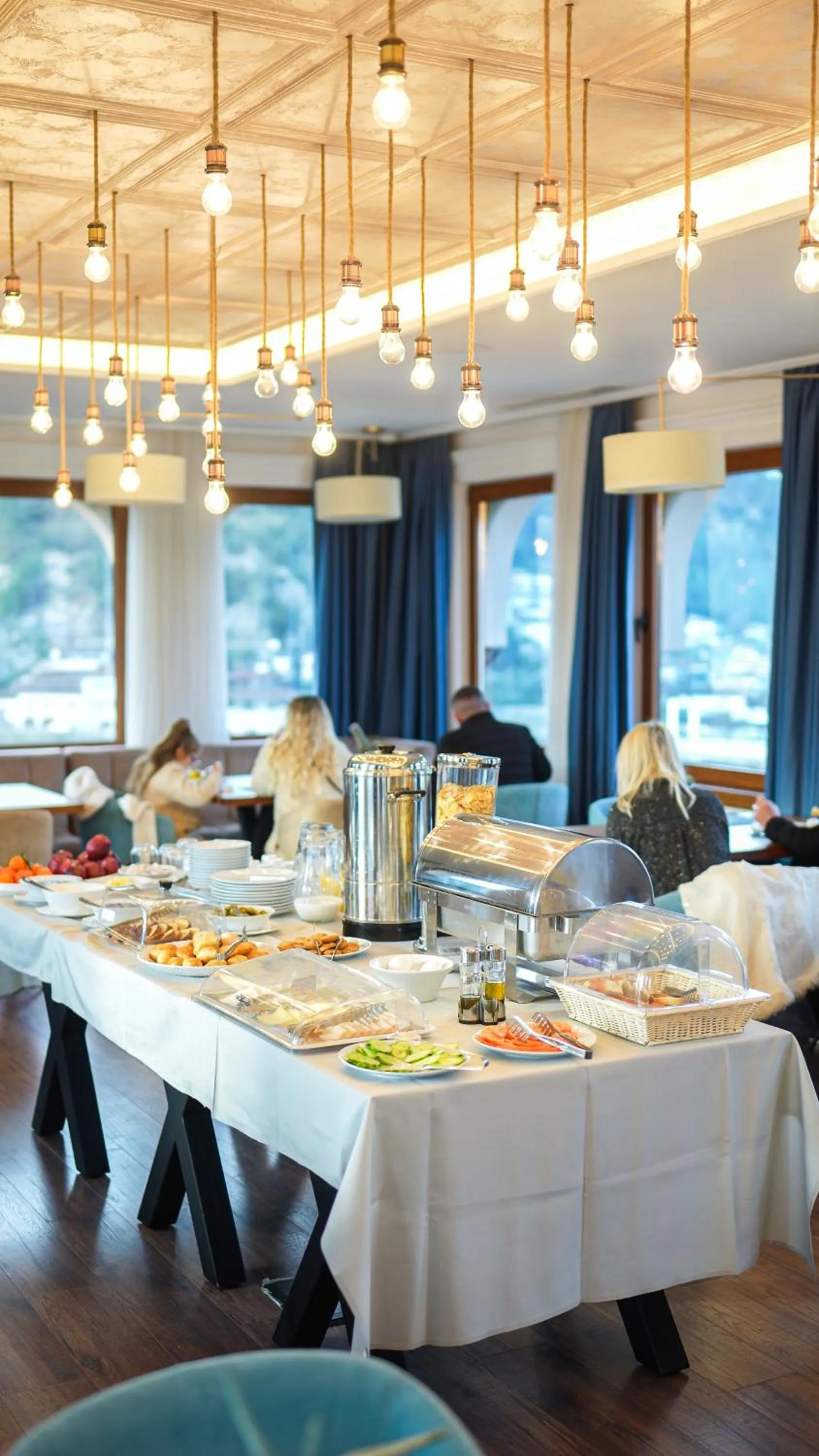 Restaurant/places to eat in MERKO HOTEL