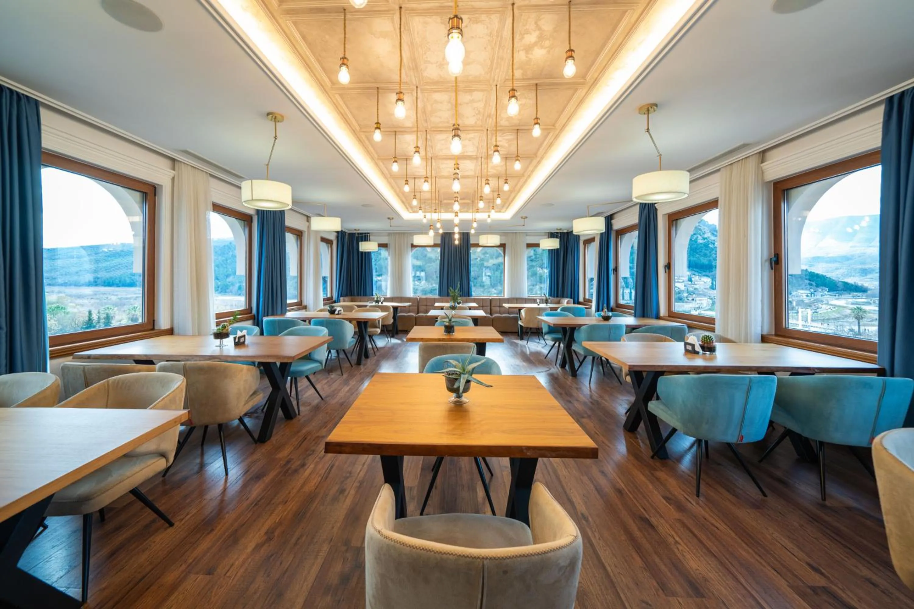 Restaurant/places to eat in MERKO HOTEL