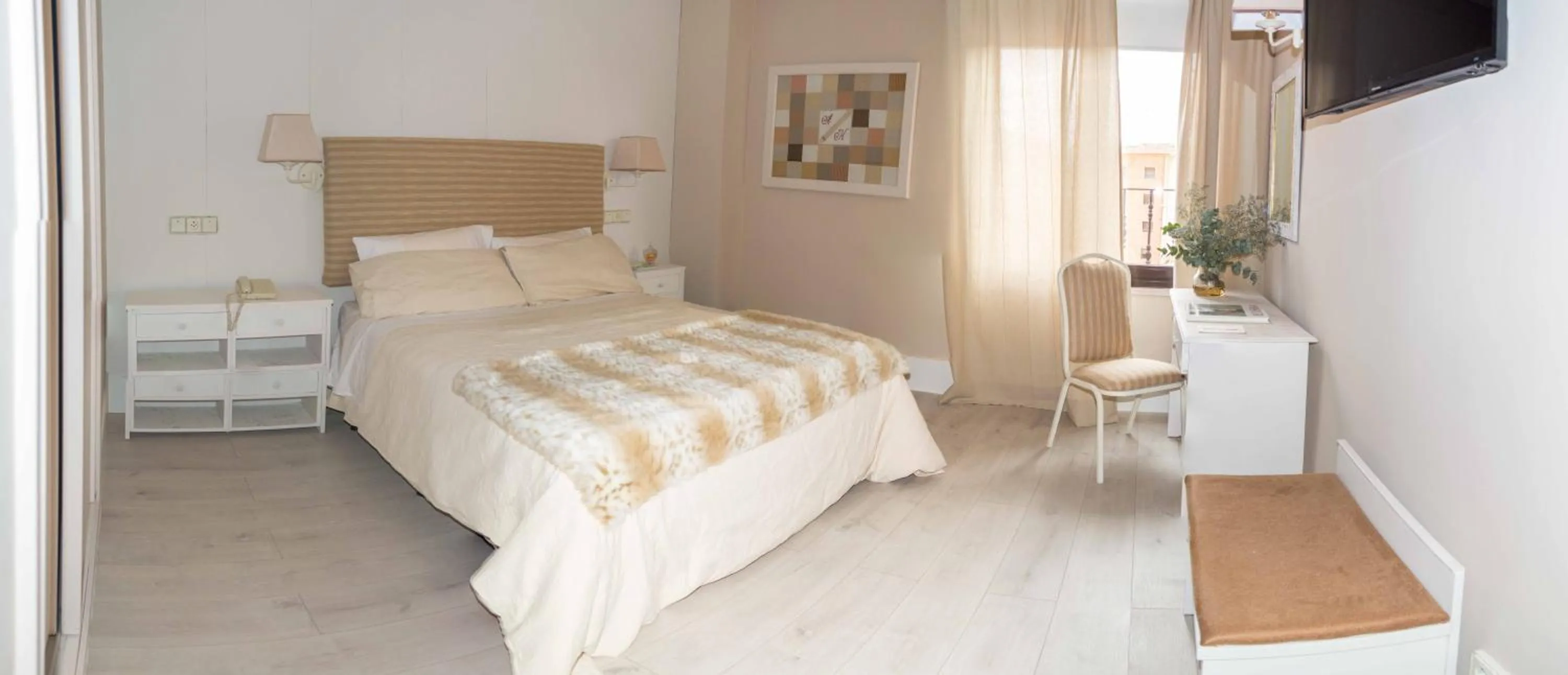 Day, Bed in Ares Hotel