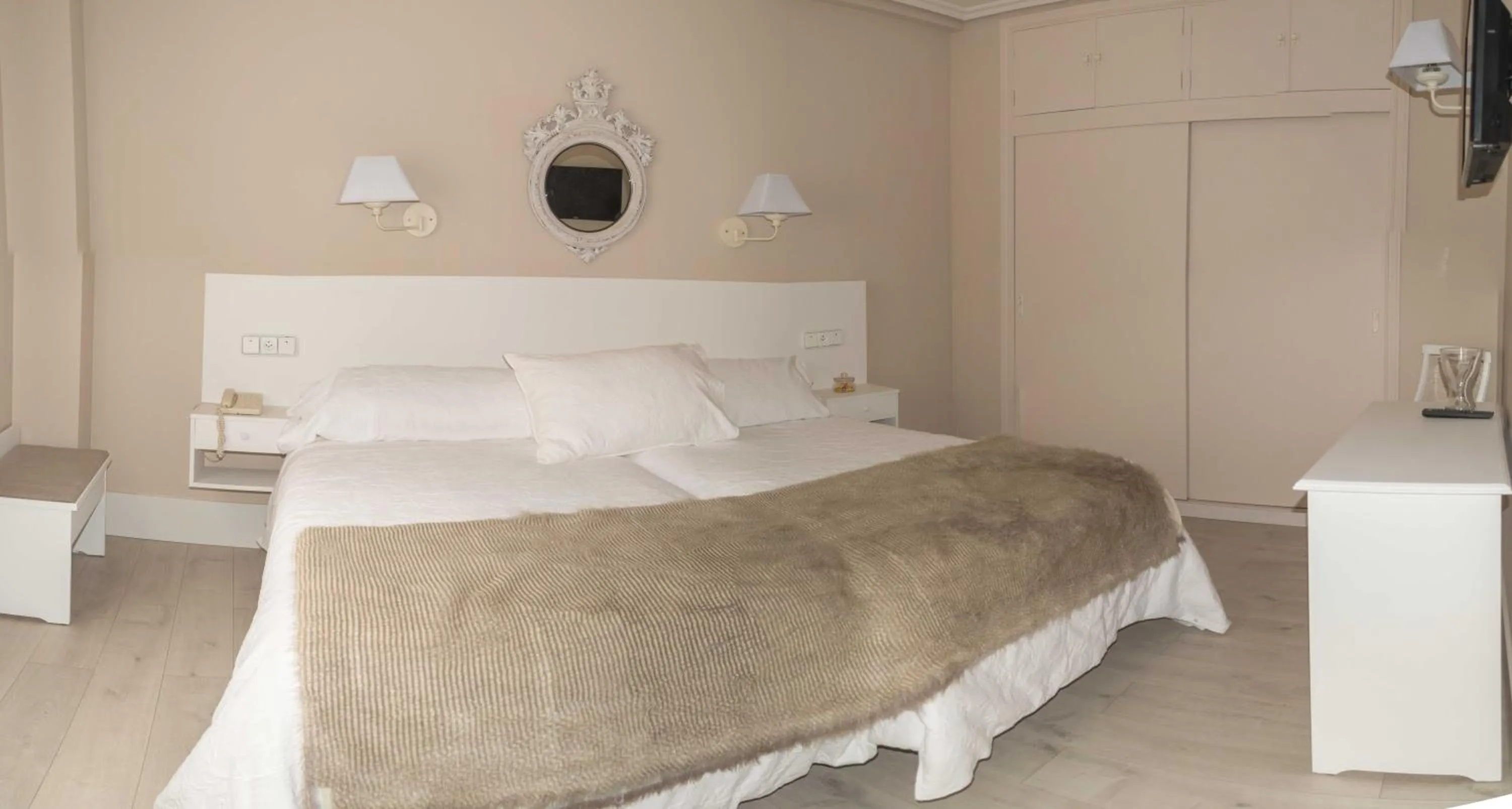 Photo of the whole room, Bed in Ares Hotel