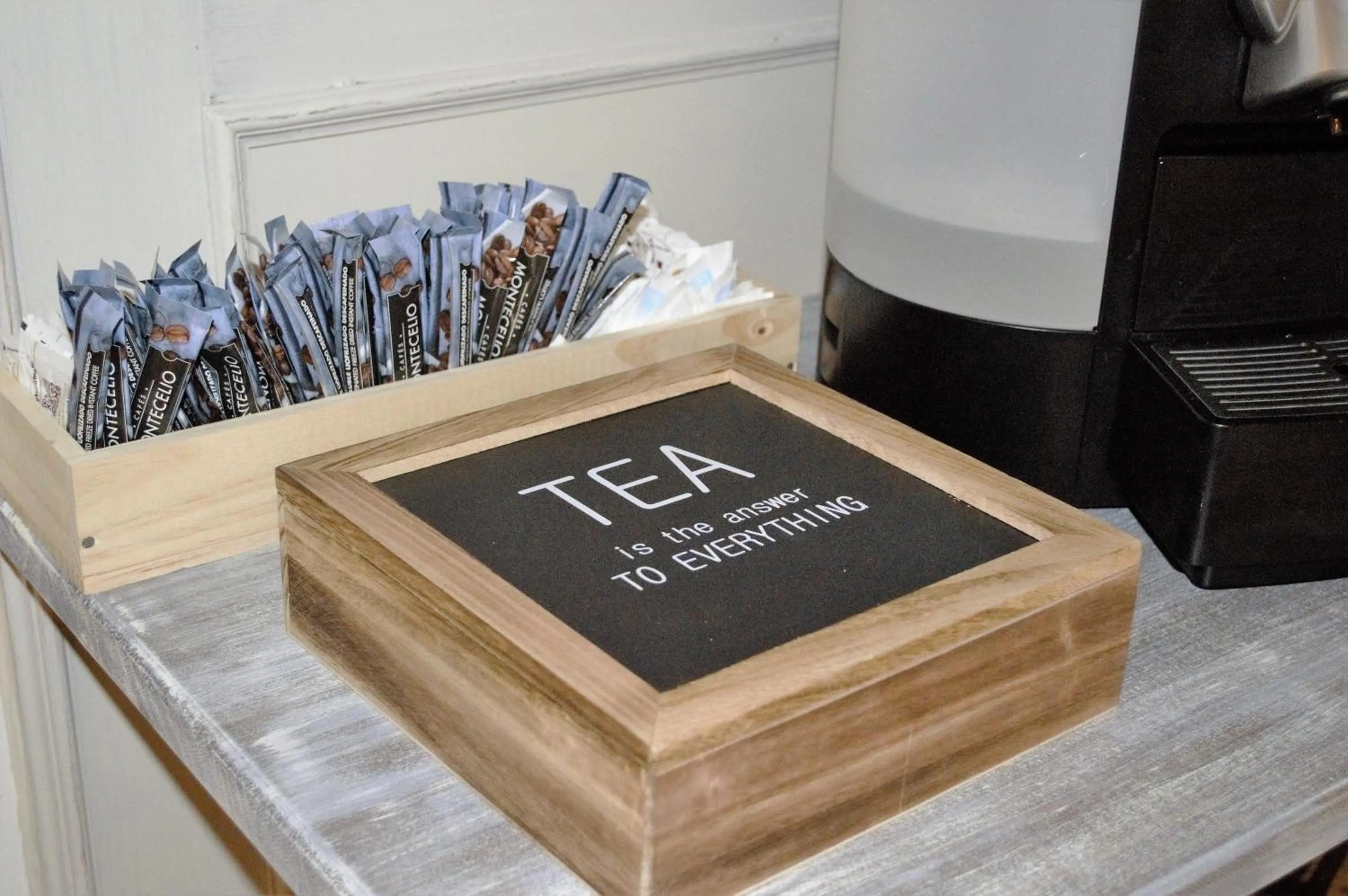 Coffee/tea facilities in Ares Hotel