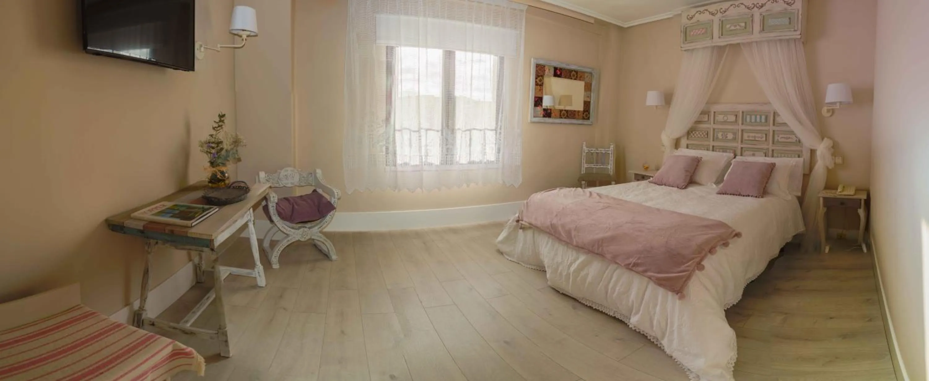 Day, Bed in Ares Hotel