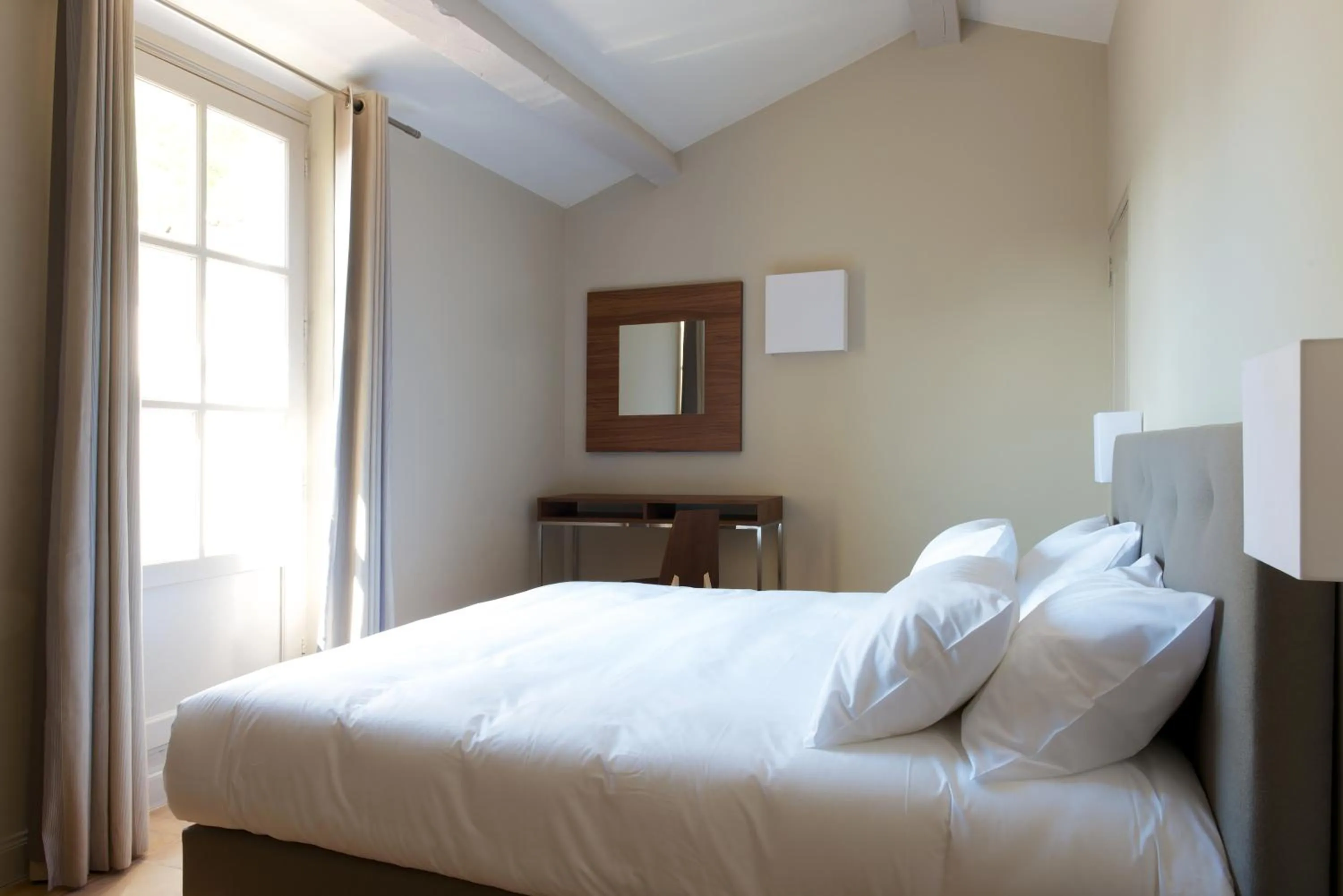 Bed in Hôtel & Restaurant de charme - La Bégude Saint-Pierre