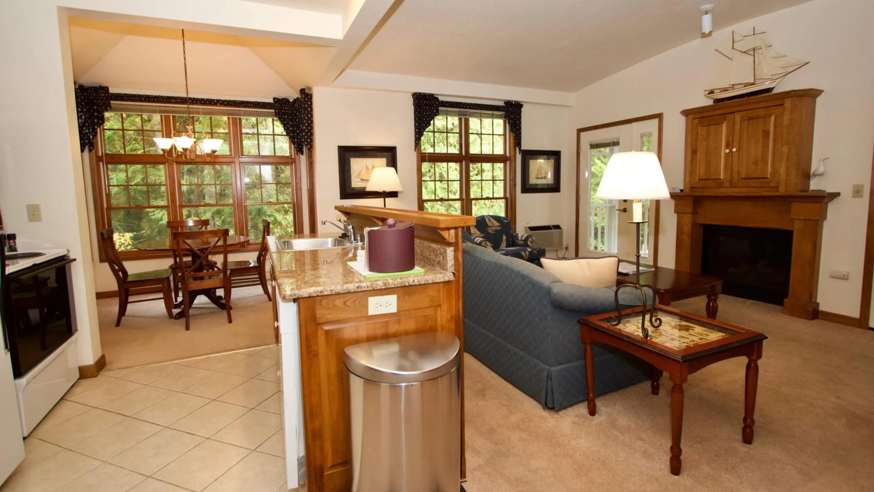 Living room in Baileys Harbor Yacht Club Resort
