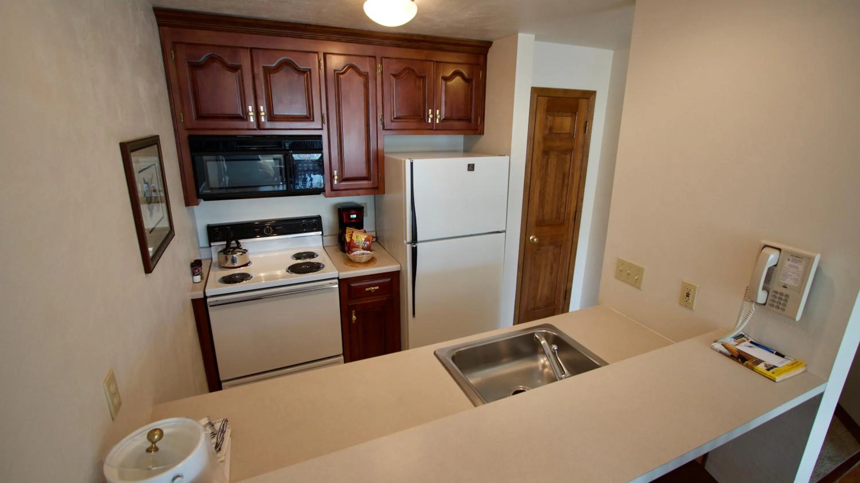 Kitchen or kitchenette in Baileys Harbor Yacht Club Resort