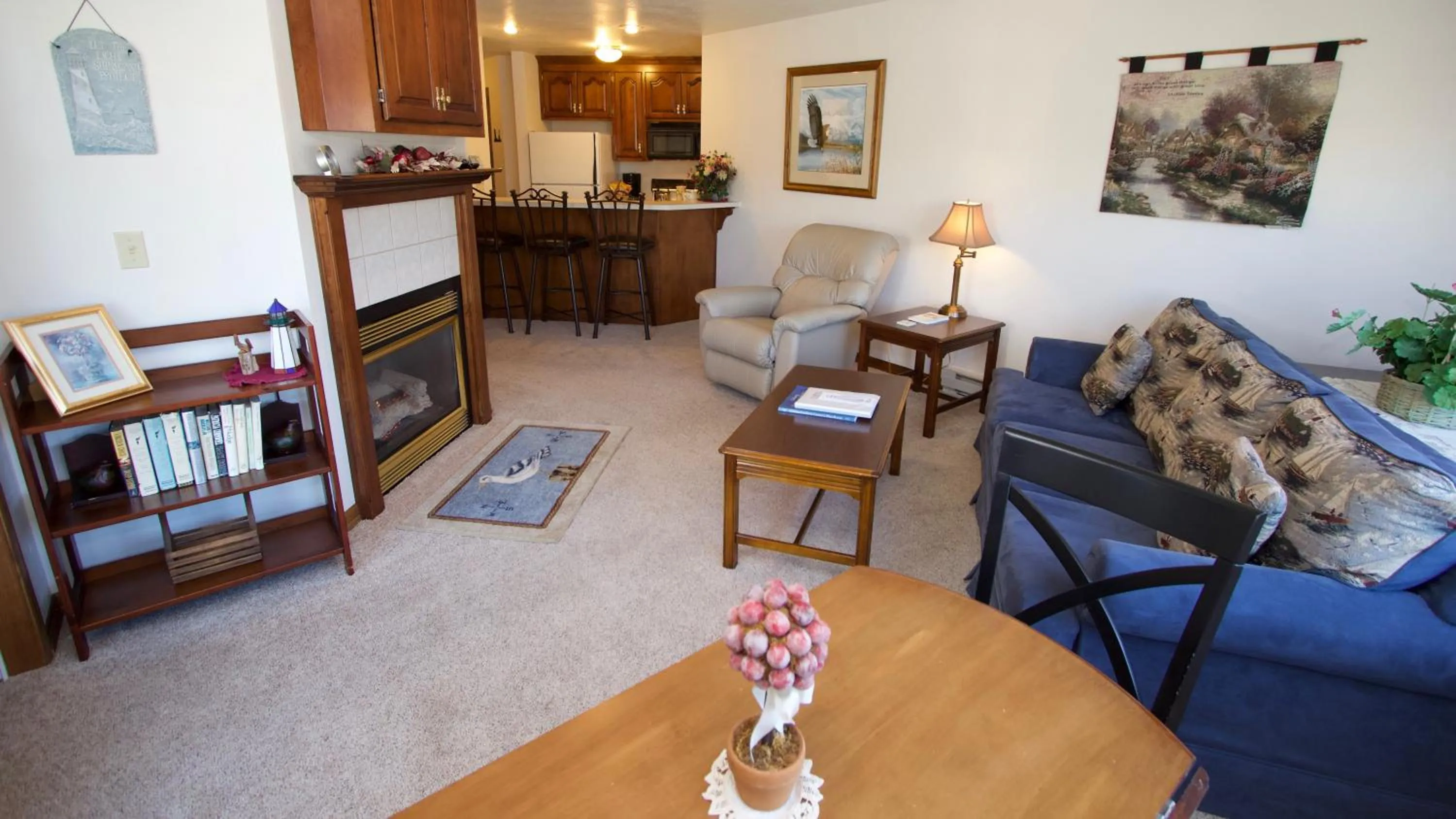 Living room in Baileys Harbor Yacht Club Resort