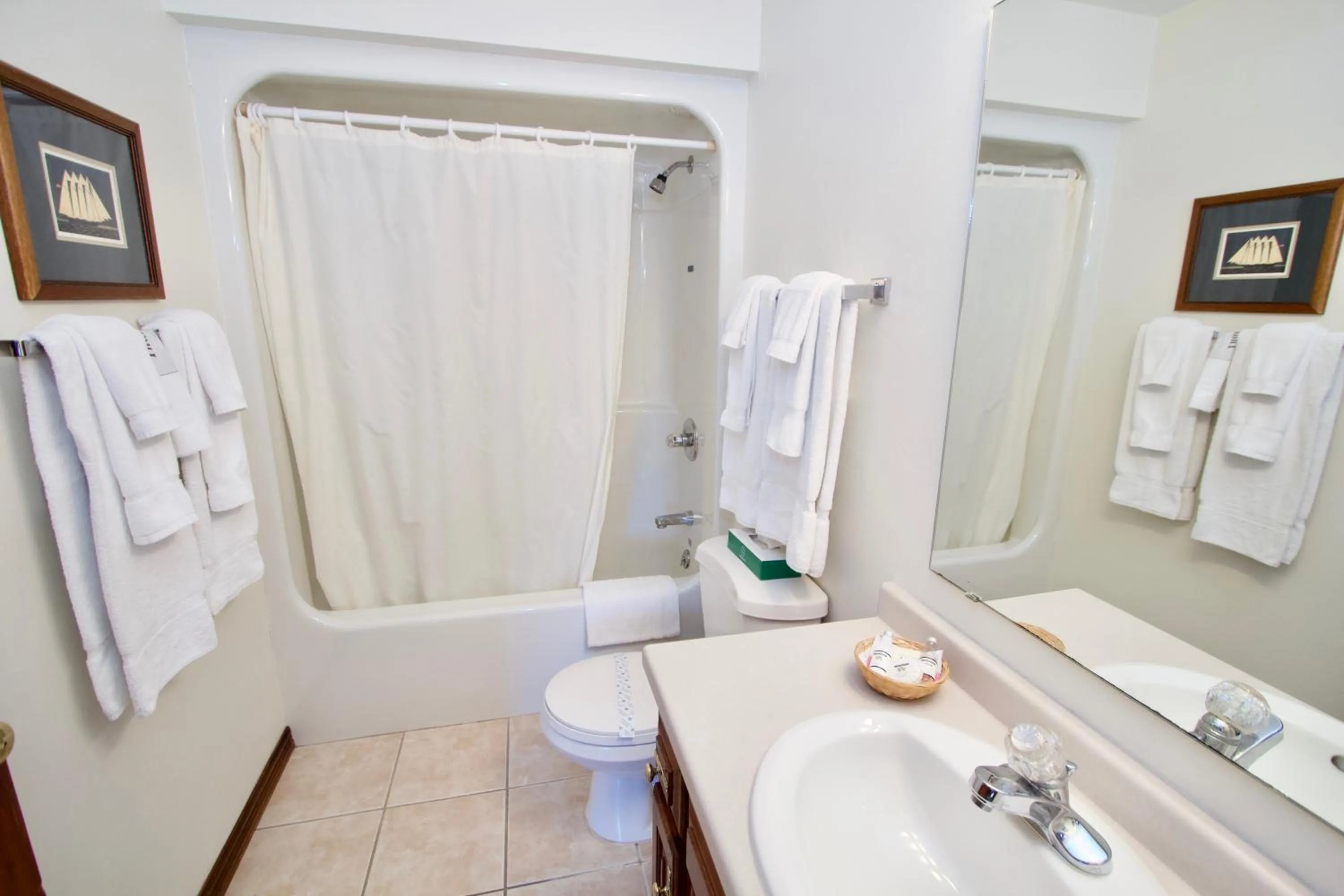 Bathroom in Baileys Harbor Yacht Club Resort