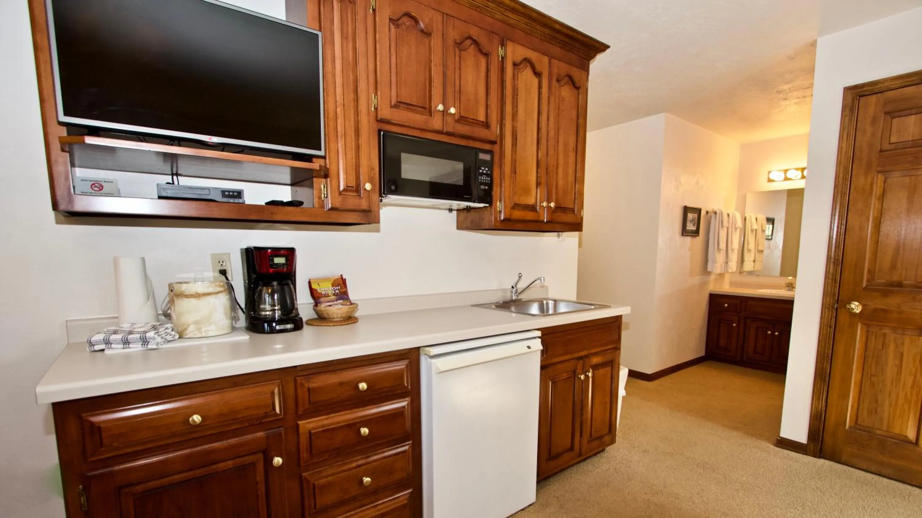 Kitchen or kitchenette in Baileys Harbor Yacht Club Resort