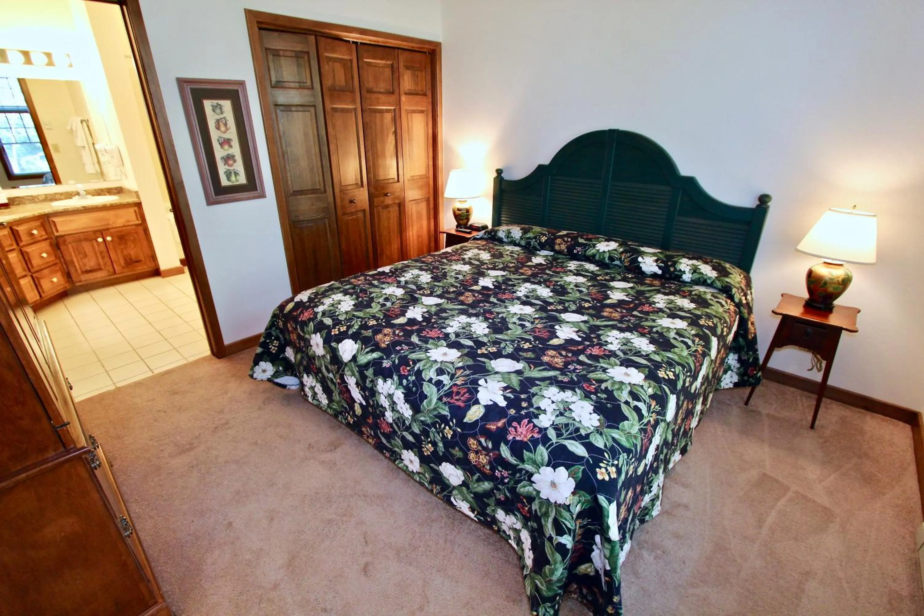 Bedroom, Bed in Baileys Harbor Yacht Club Resort
