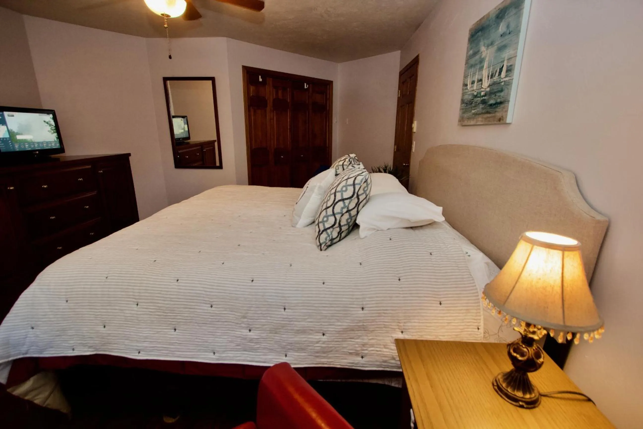 Bedroom, Bed in Baileys Harbor Yacht Club Resort