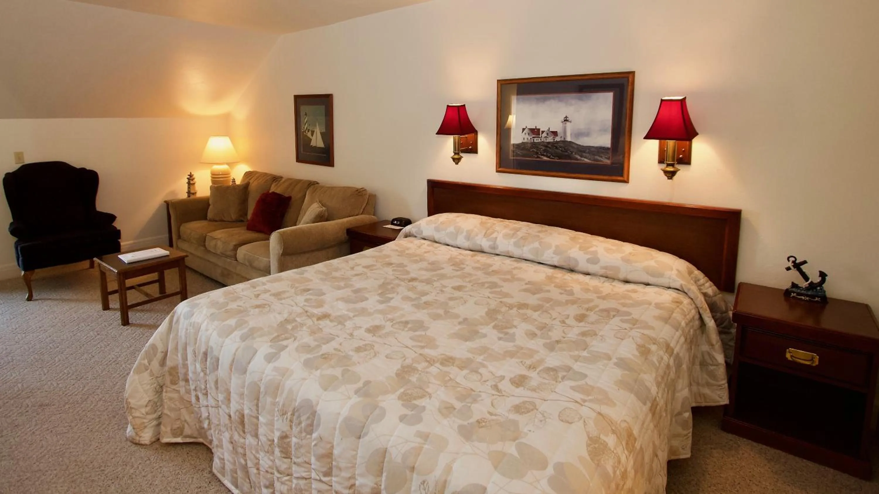 Photo of the whole room, Bed in Baileys Harbor Yacht Club Resort