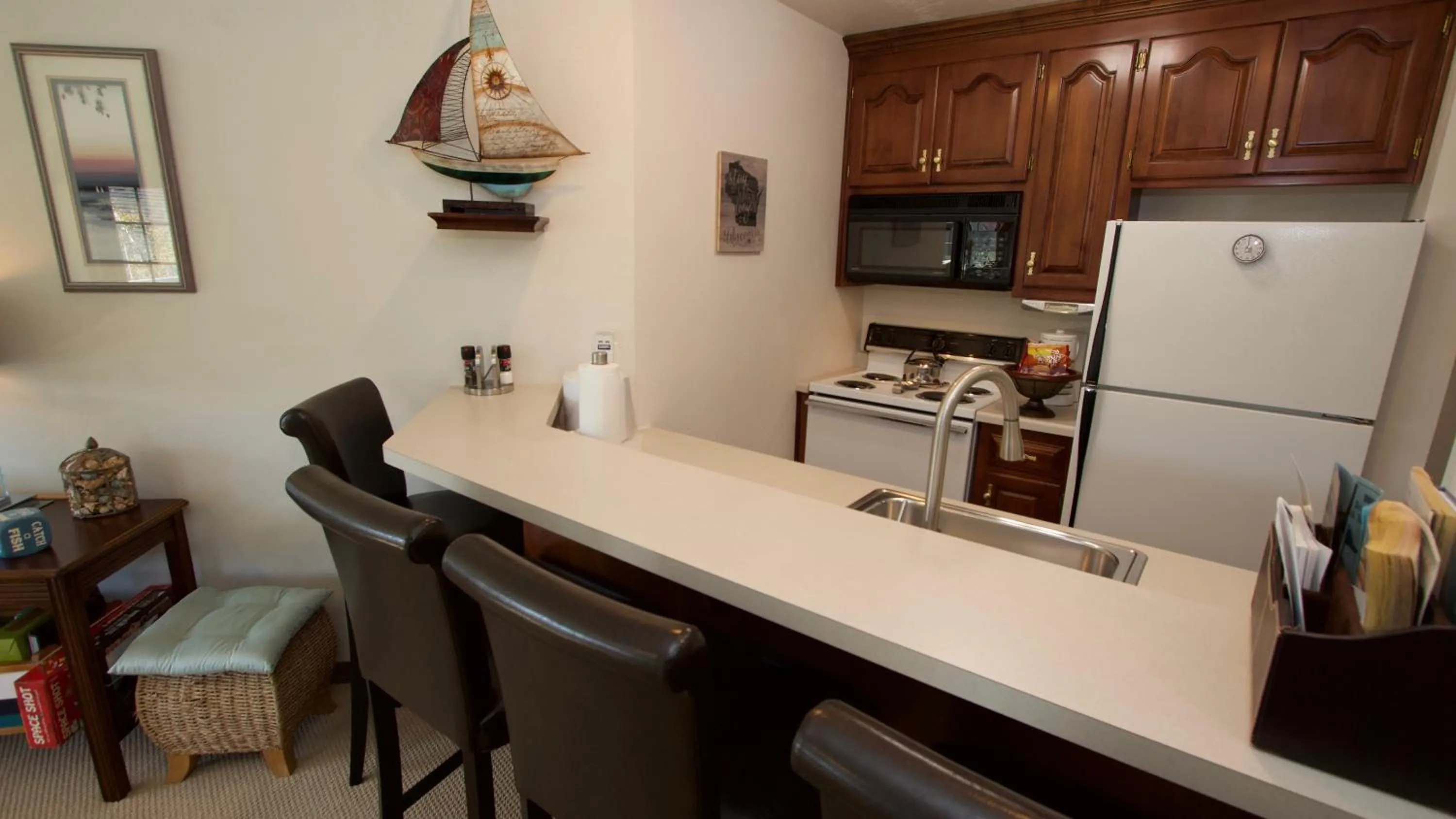 Kitchen or kitchenette in Baileys Harbor Yacht Club Resort