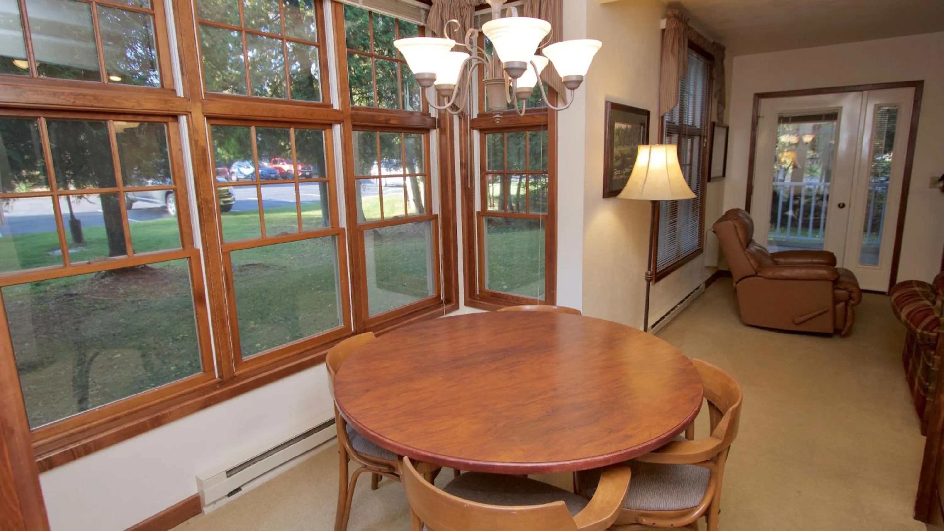 Dining area in Baileys Harbor Yacht Club Resort