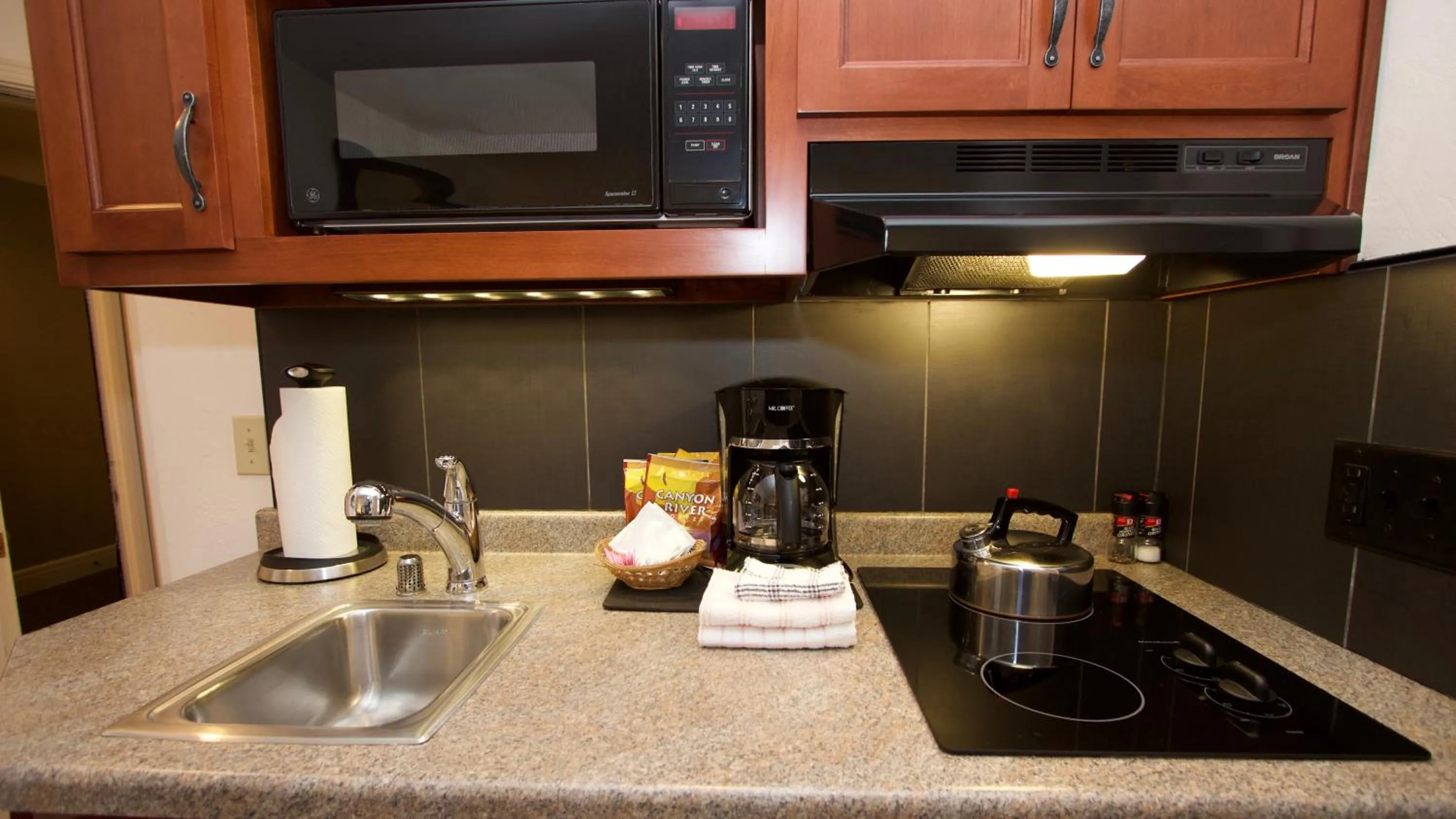 Kitchen or kitchenette in Baileys Harbor Yacht Club Resort