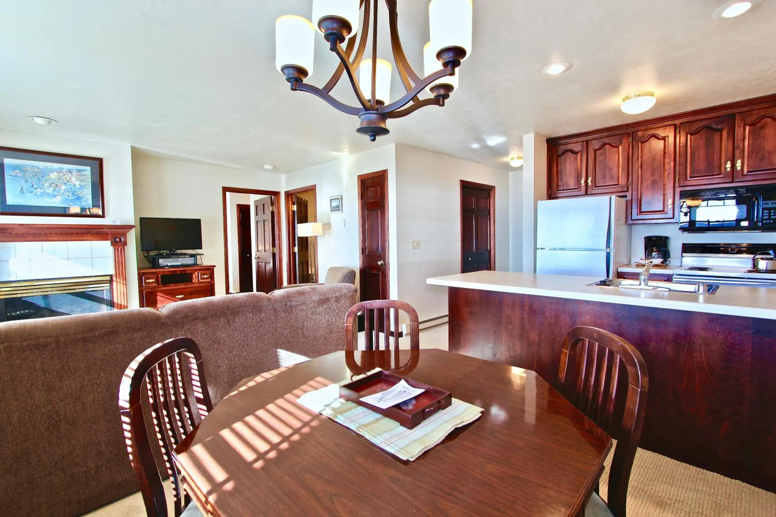 Dining area in Baileys Harbor Yacht Club Resort