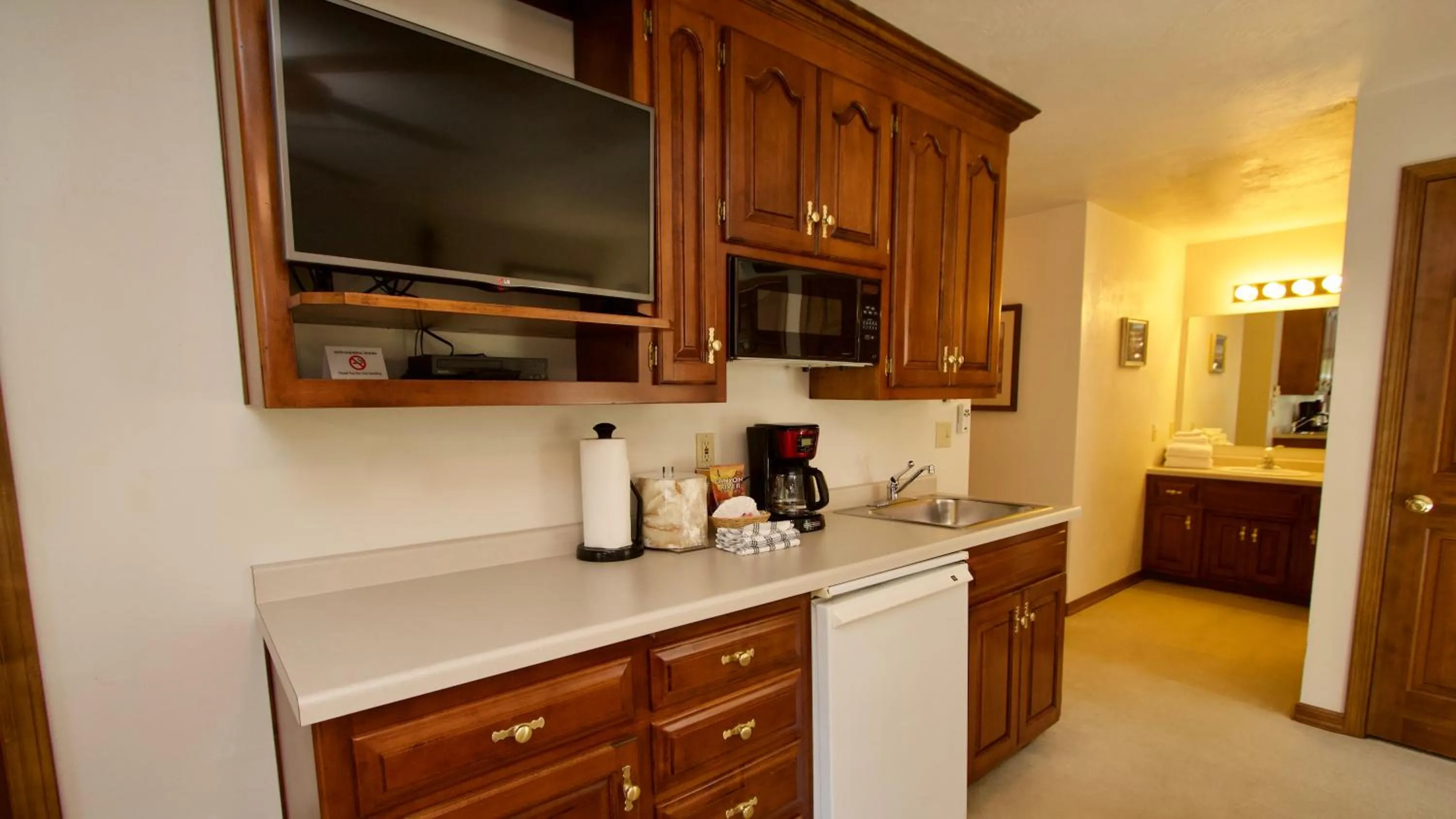 Kitchen or kitchenette in Baileys Harbor Yacht Club Resort