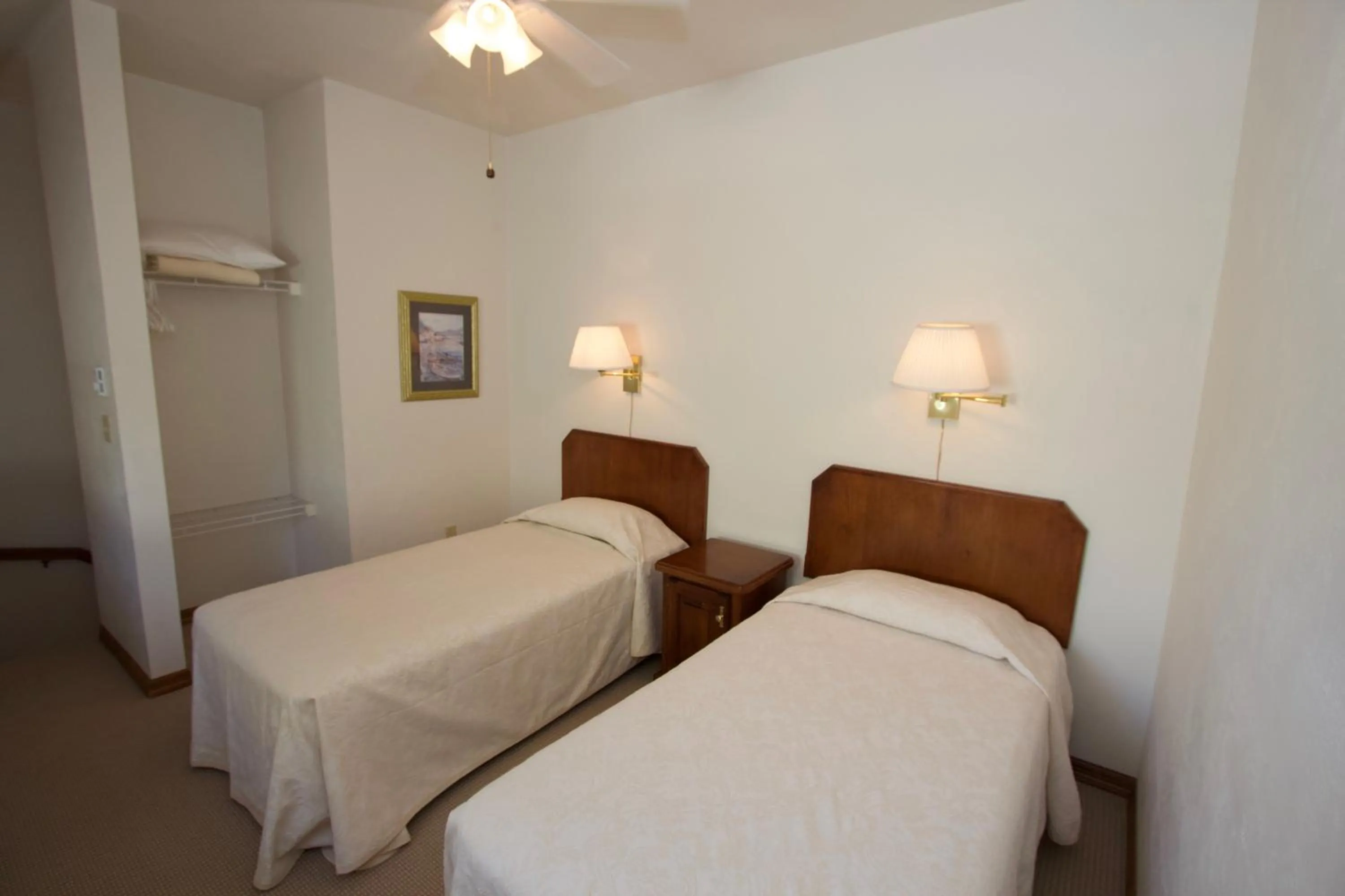 Bedroom, Bed in Baileys Harbor Yacht Club Resort