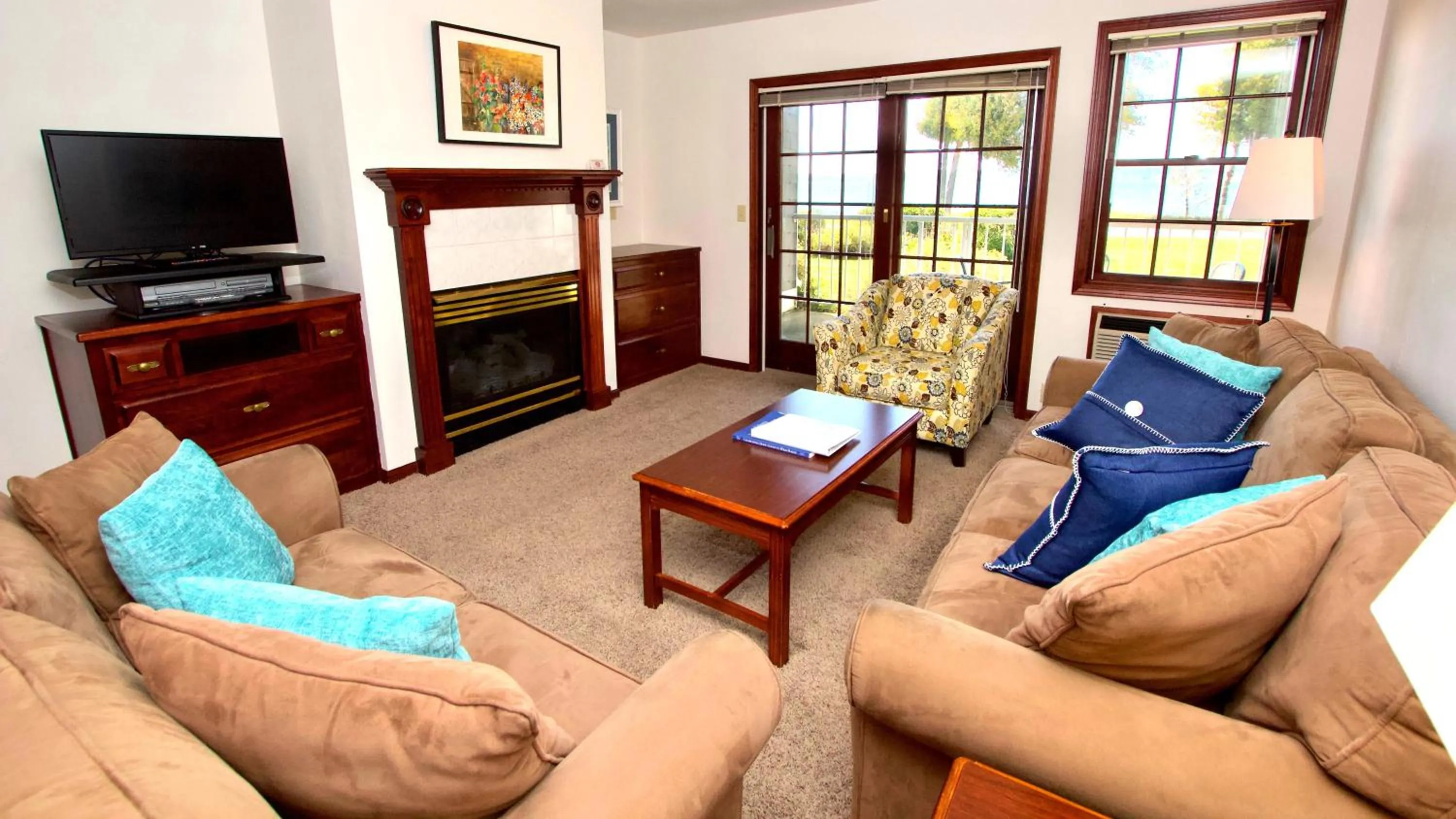 Living room in Baileys Harbor Yacht Club Resort