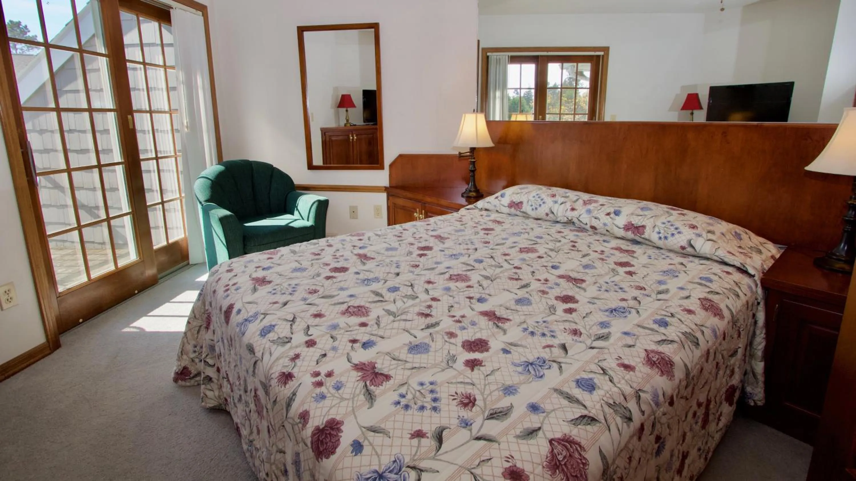 Bedroom, Bed in Baileys Harbor Yacht Club Resort