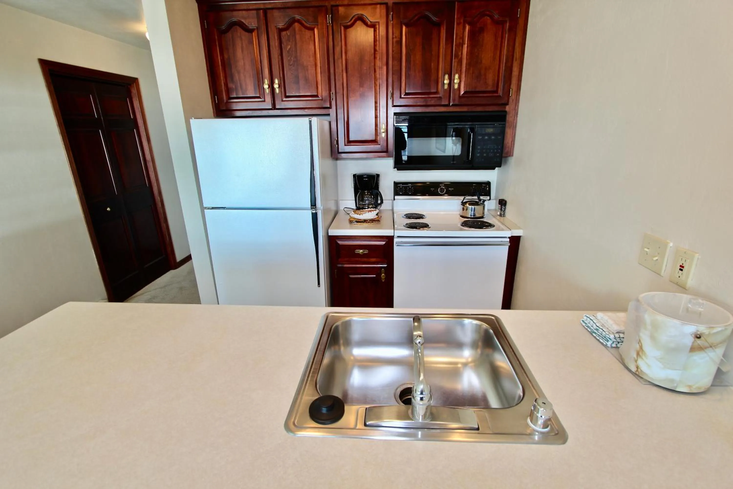 Kitchen or kitchenette in Baileys Harbor Yacht Club Resort