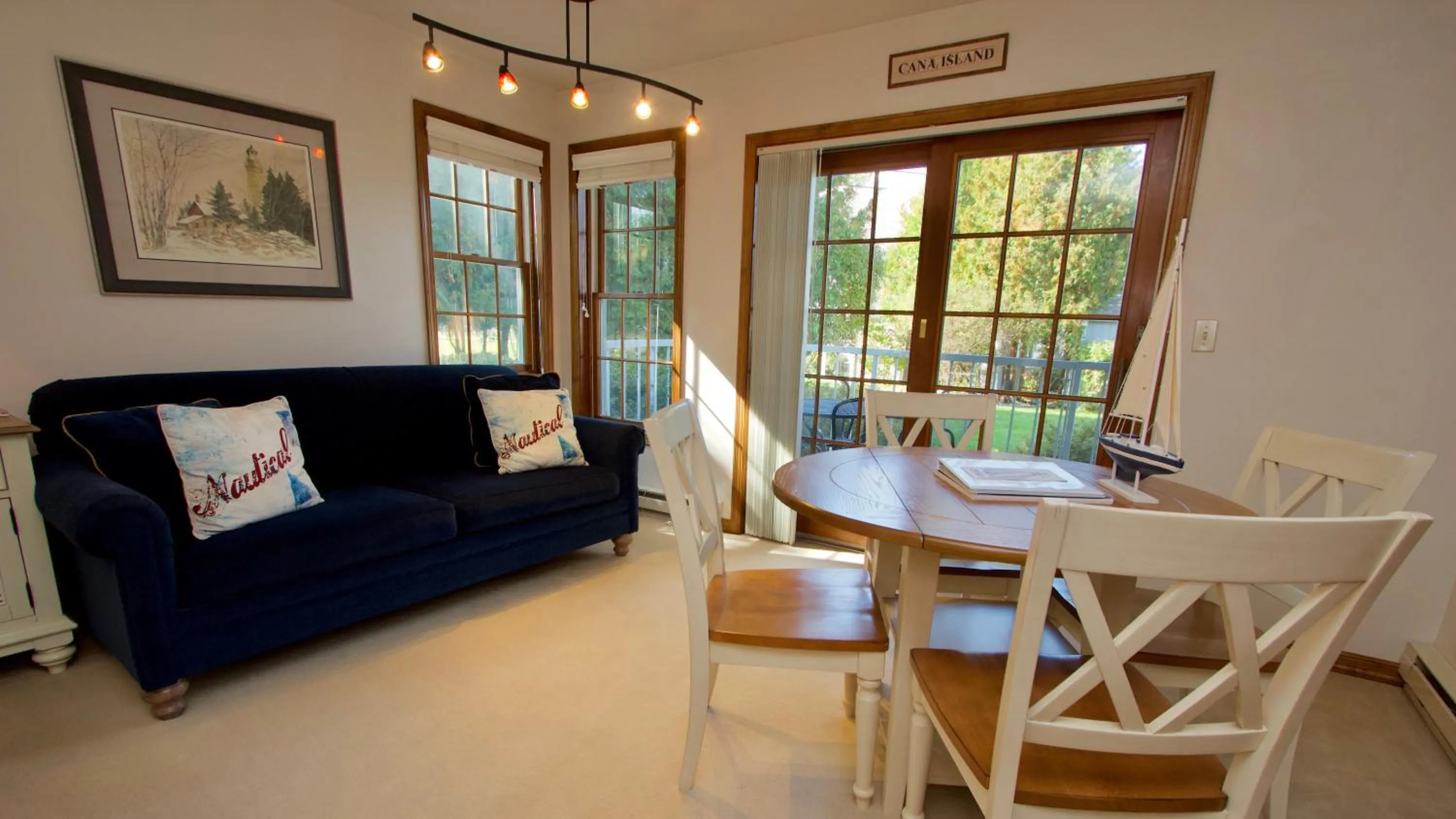 Seating area in Baileys Harbor Yacht Club Resort