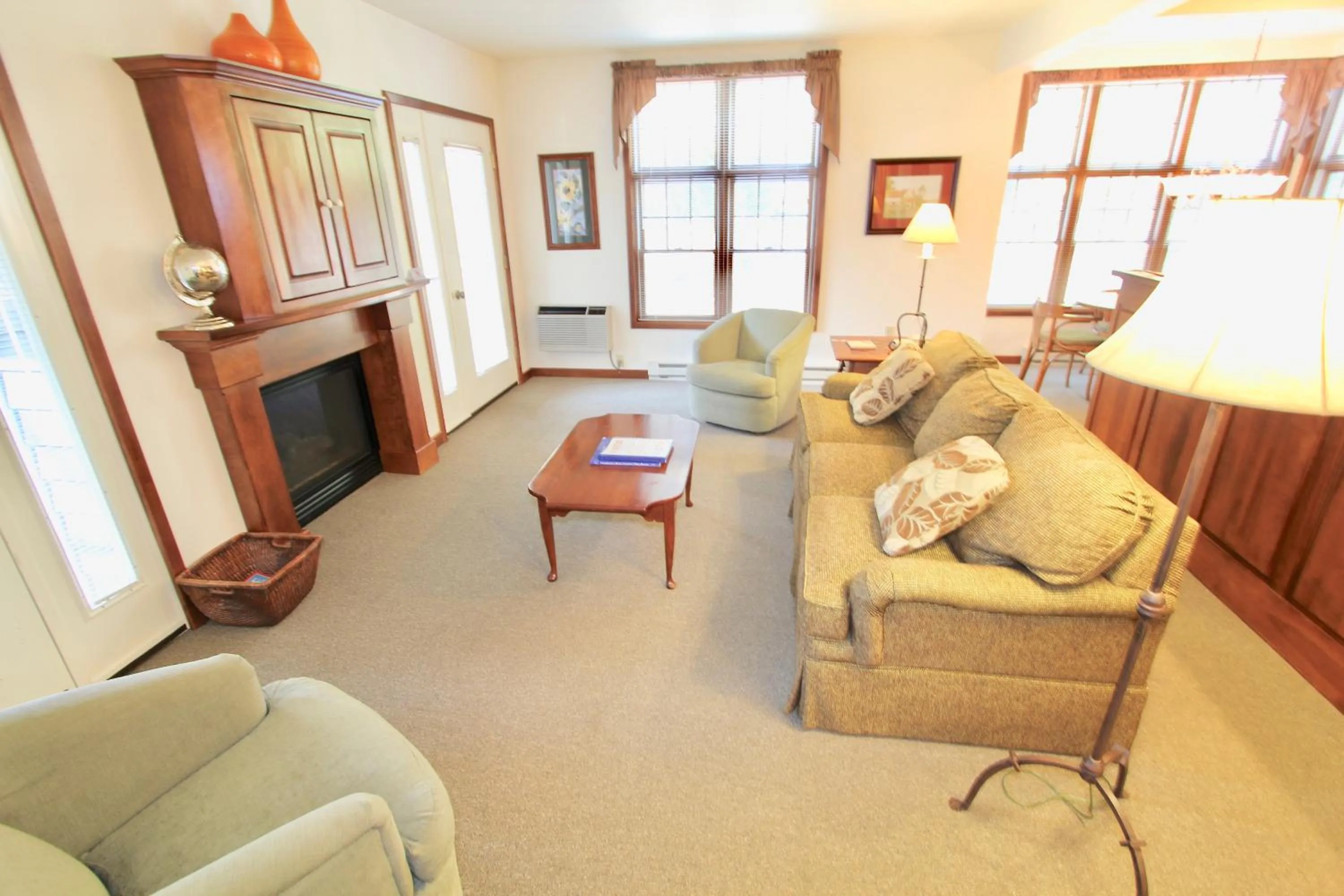 Living room in Baileys Harbor Yacht Club Resort