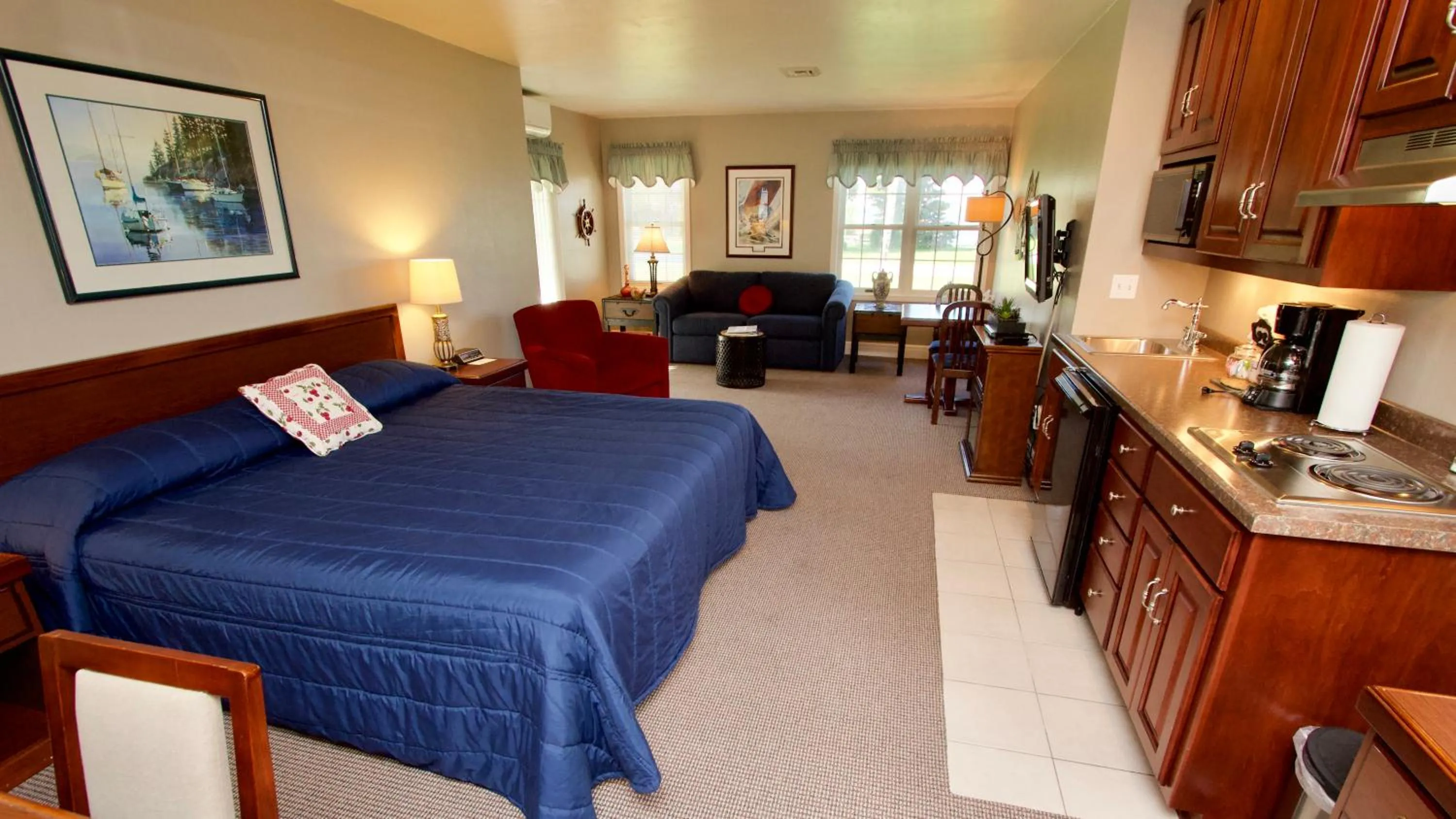 Photo of the whole room in Baileys Harbor Yacht Club Resort