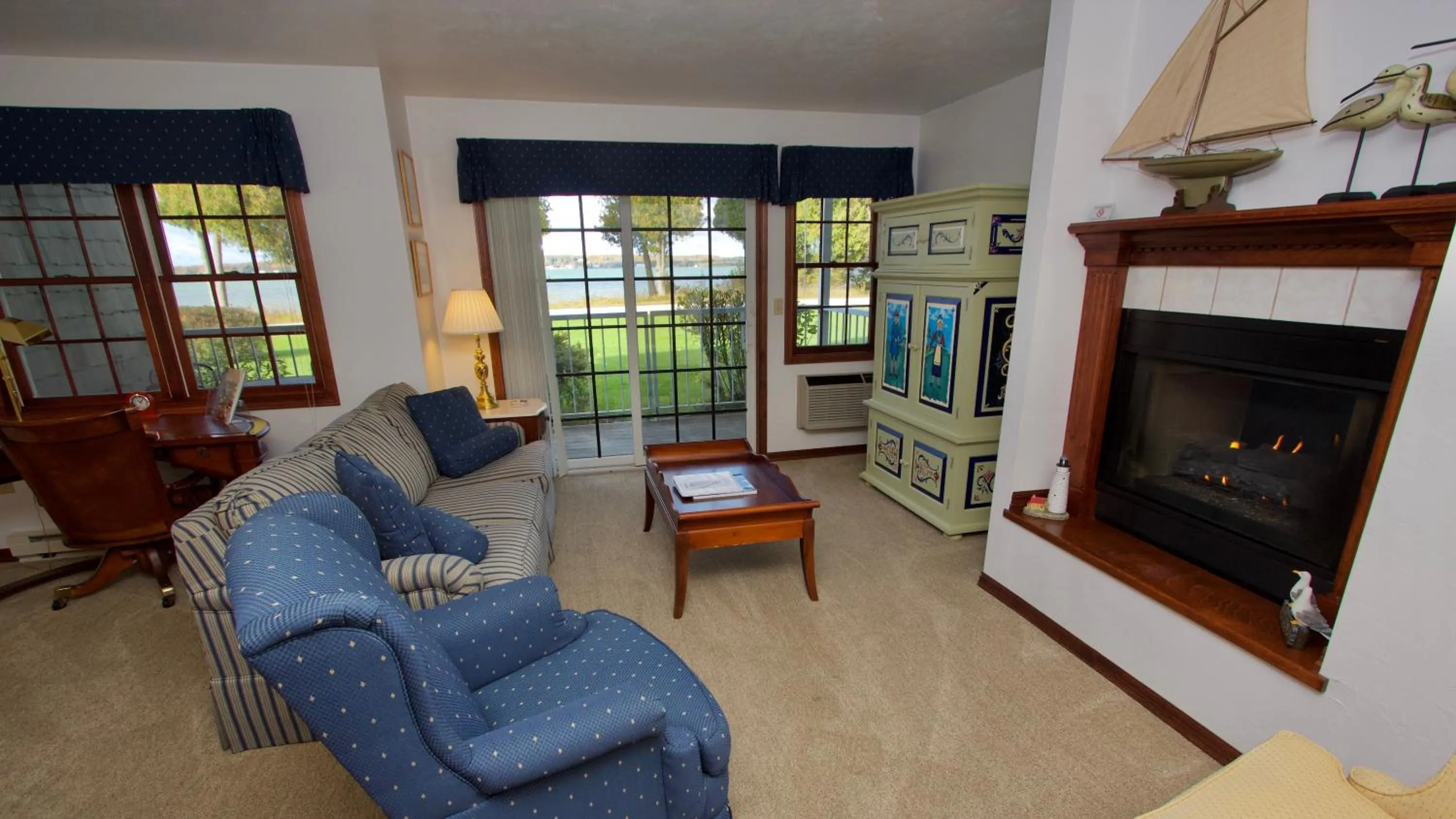 Living room in Baileys Harbor Yacht Club Resort