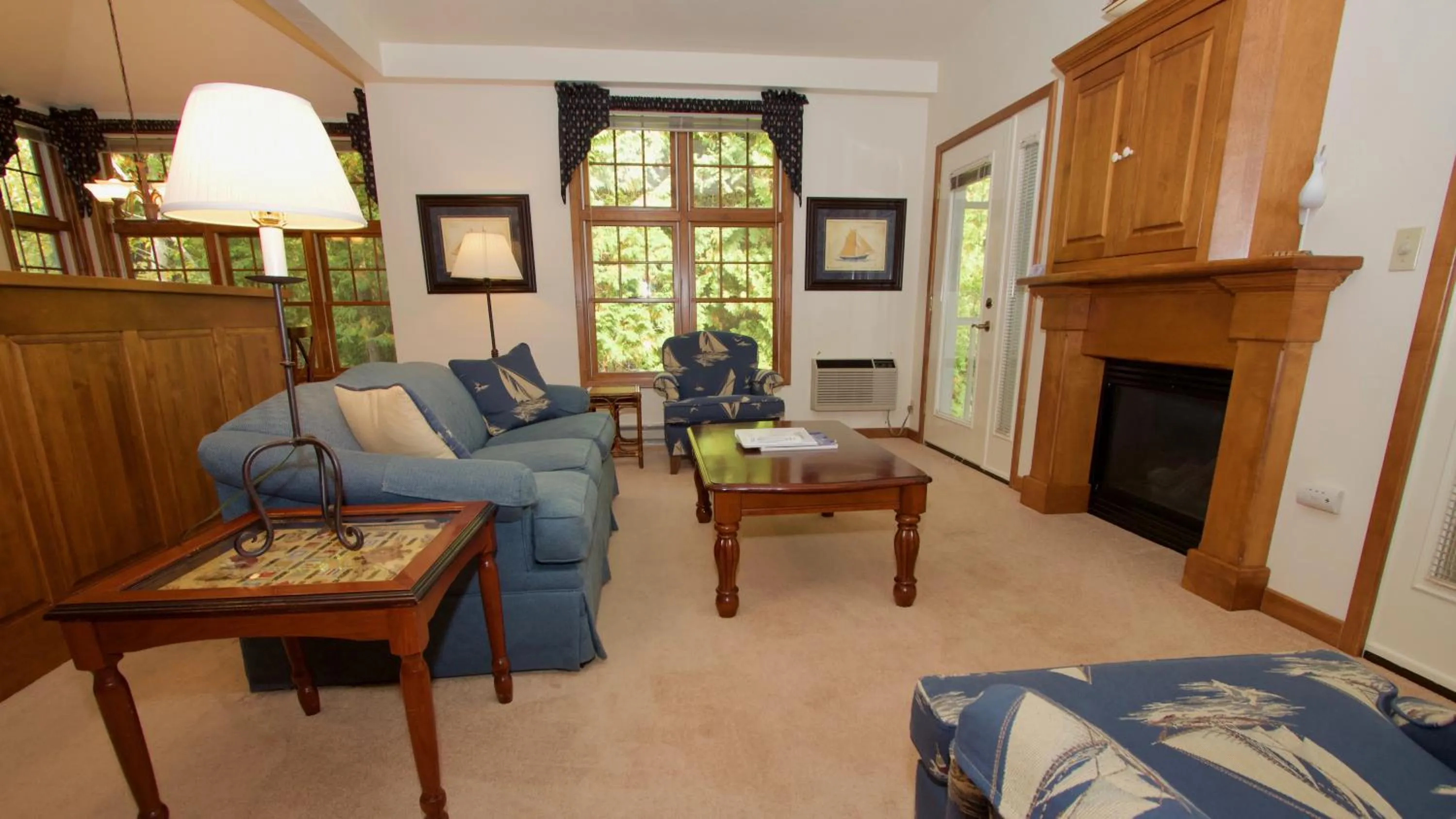 Living room in Baileys Harbor Yacht Club Resort
