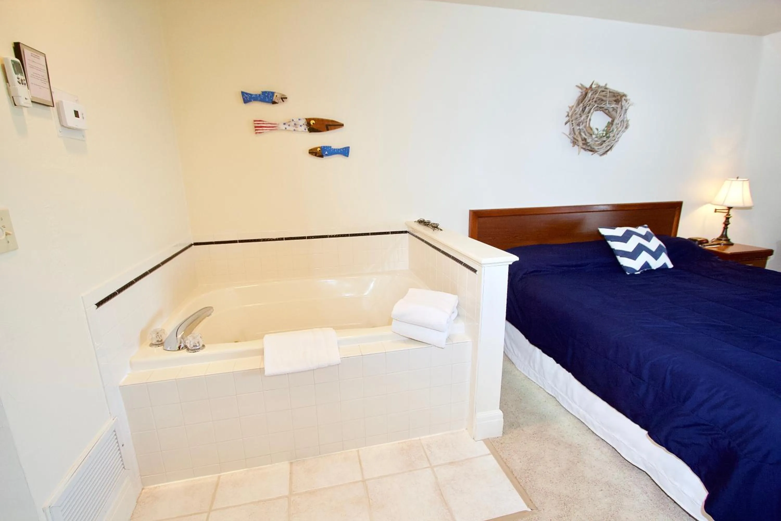 Bedroom, Bed in Baileys Harbor Yacht Club Resort