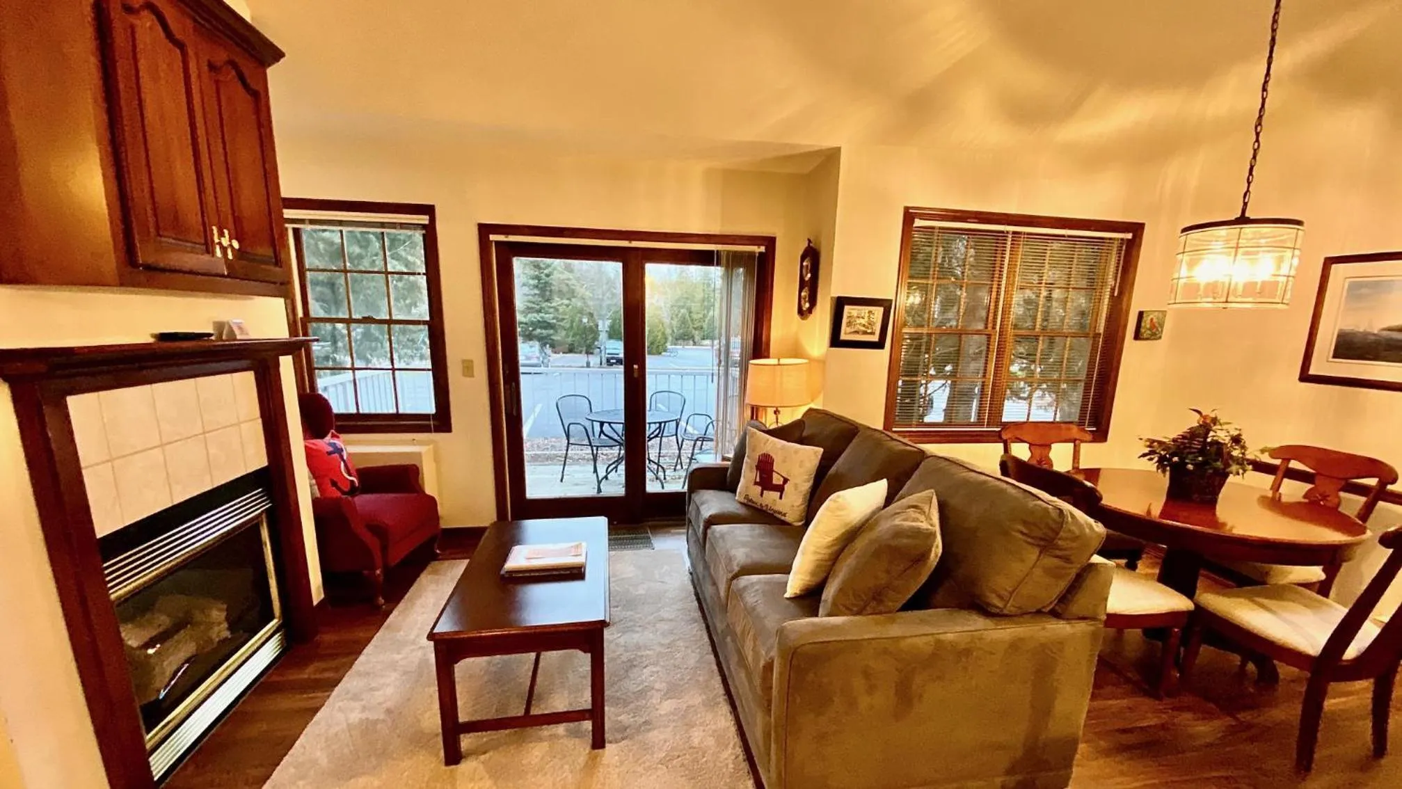 Living room in Baileys Harbor Yacht Club Resort