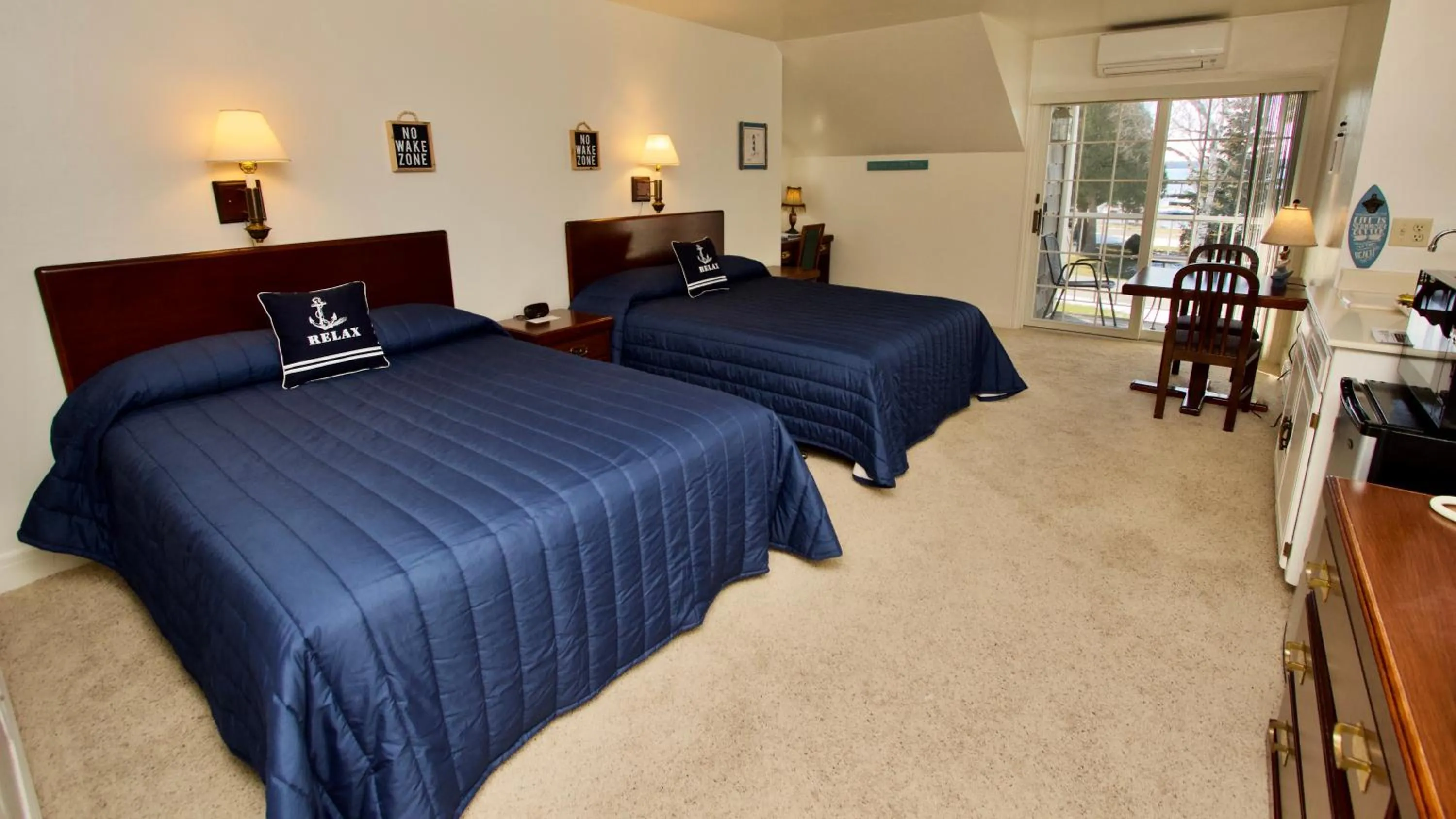Photo of the whole room, Bed in Baileys Harbor Yacht Club Resort
