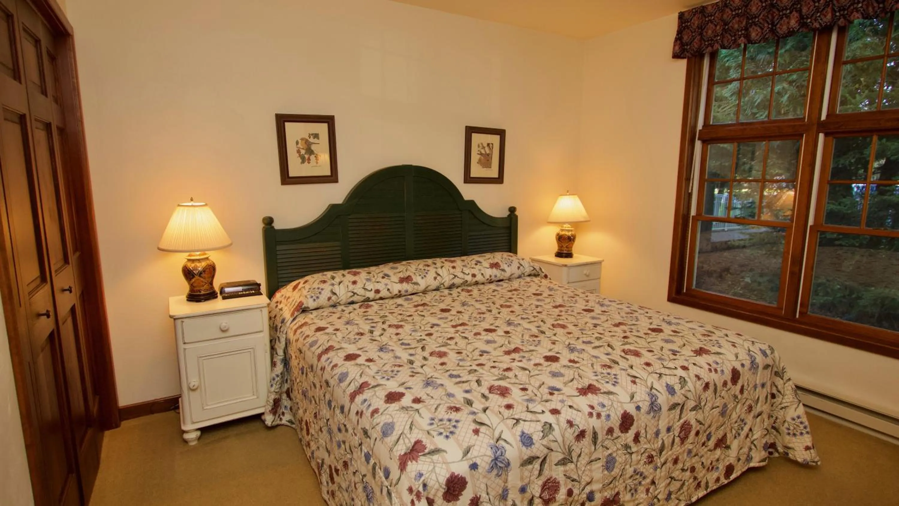 Bedroom, Bed in Baileys Harbor Yacht Club Resort