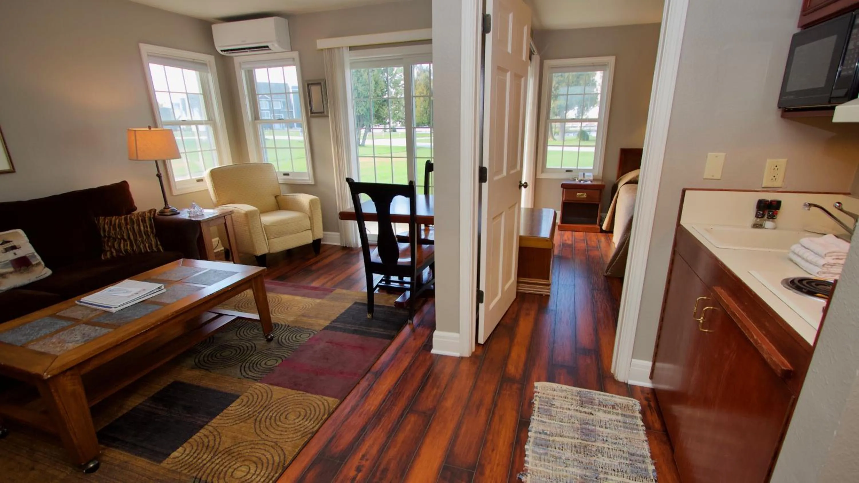 Seating area in Baileys Harbor Yacht Club Resort