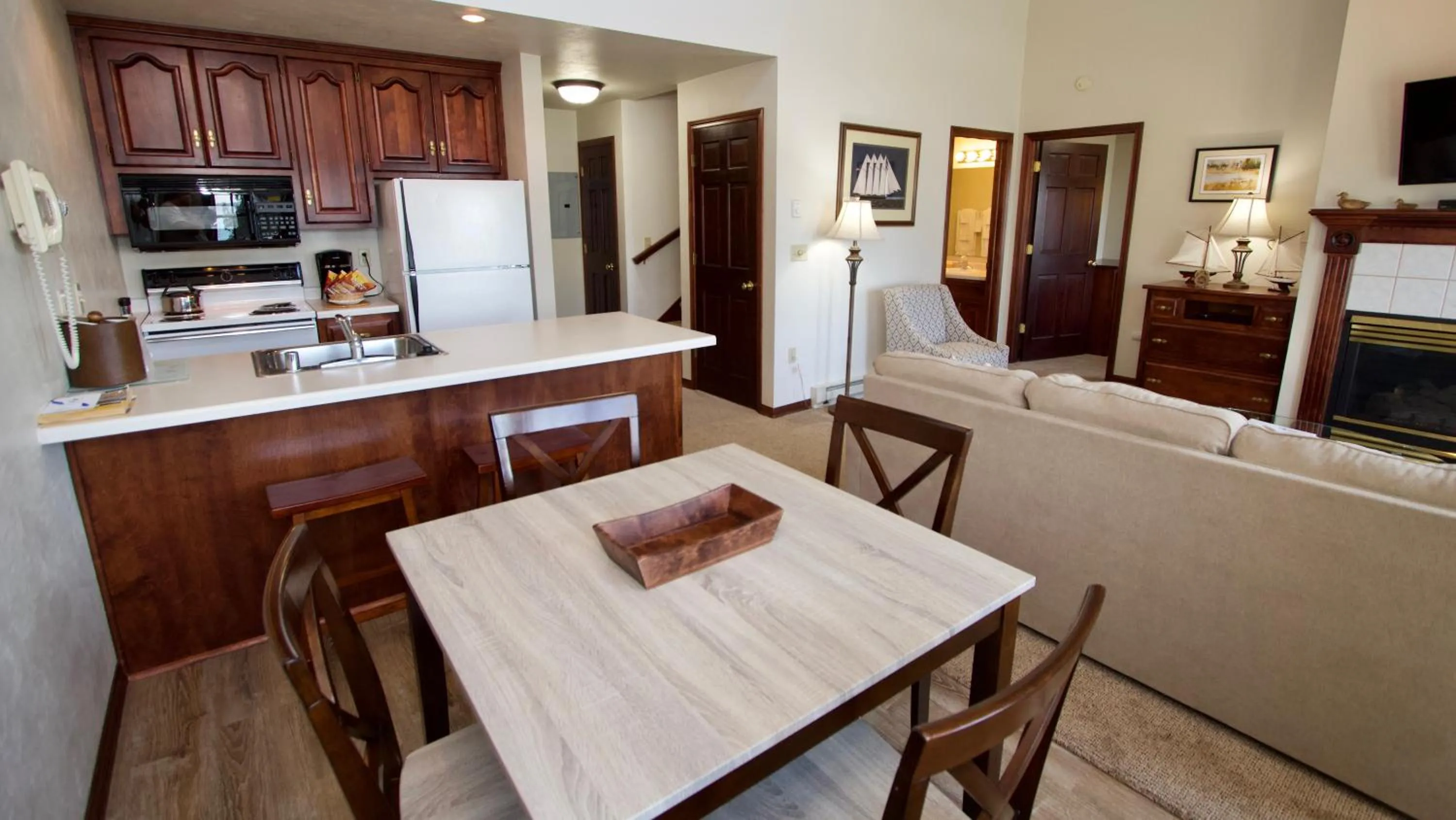 Kitchen or kitchenette in Baileys Harbor Yacht Club Resort
