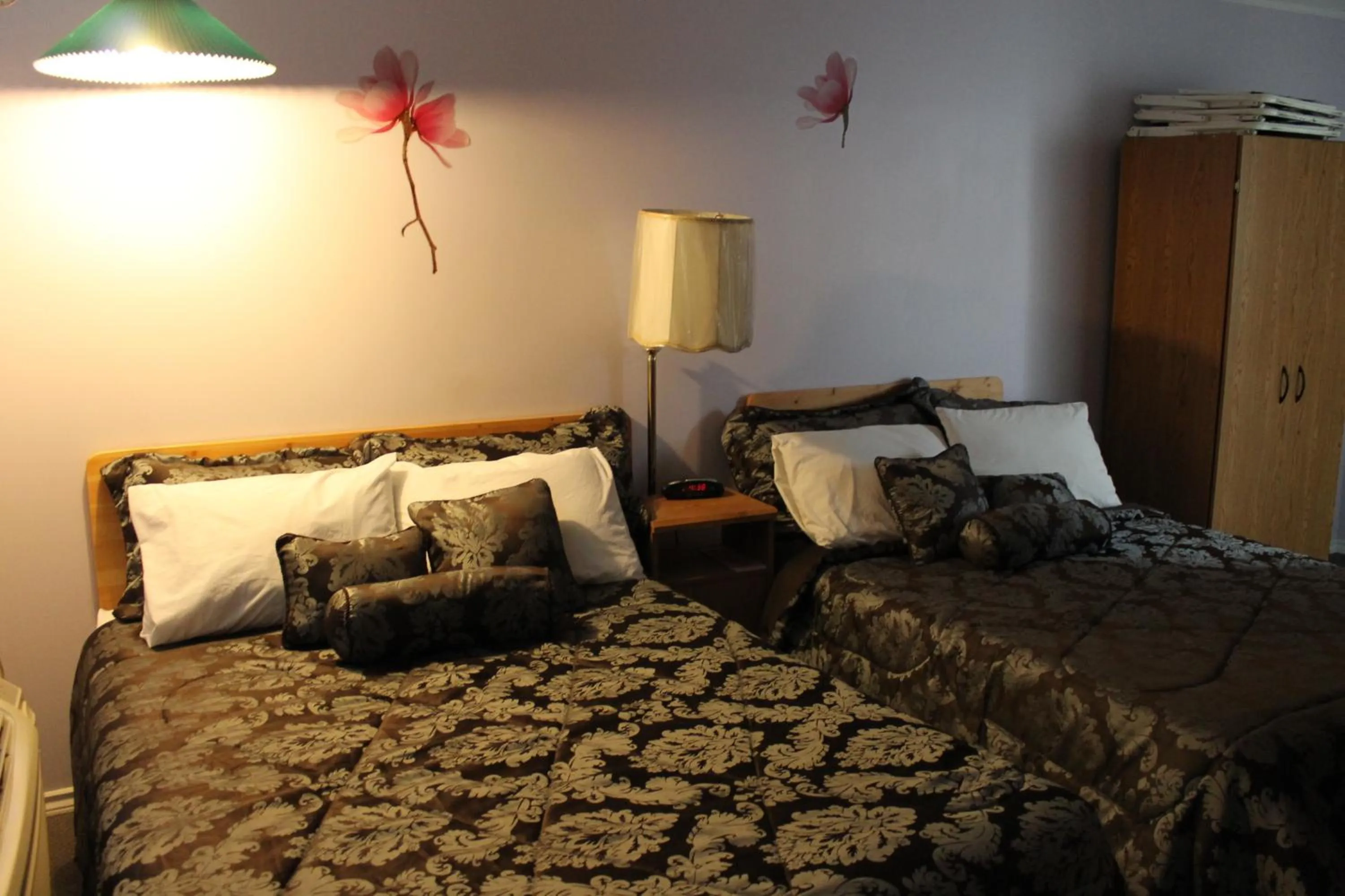 Bed in Sage Hills Motel