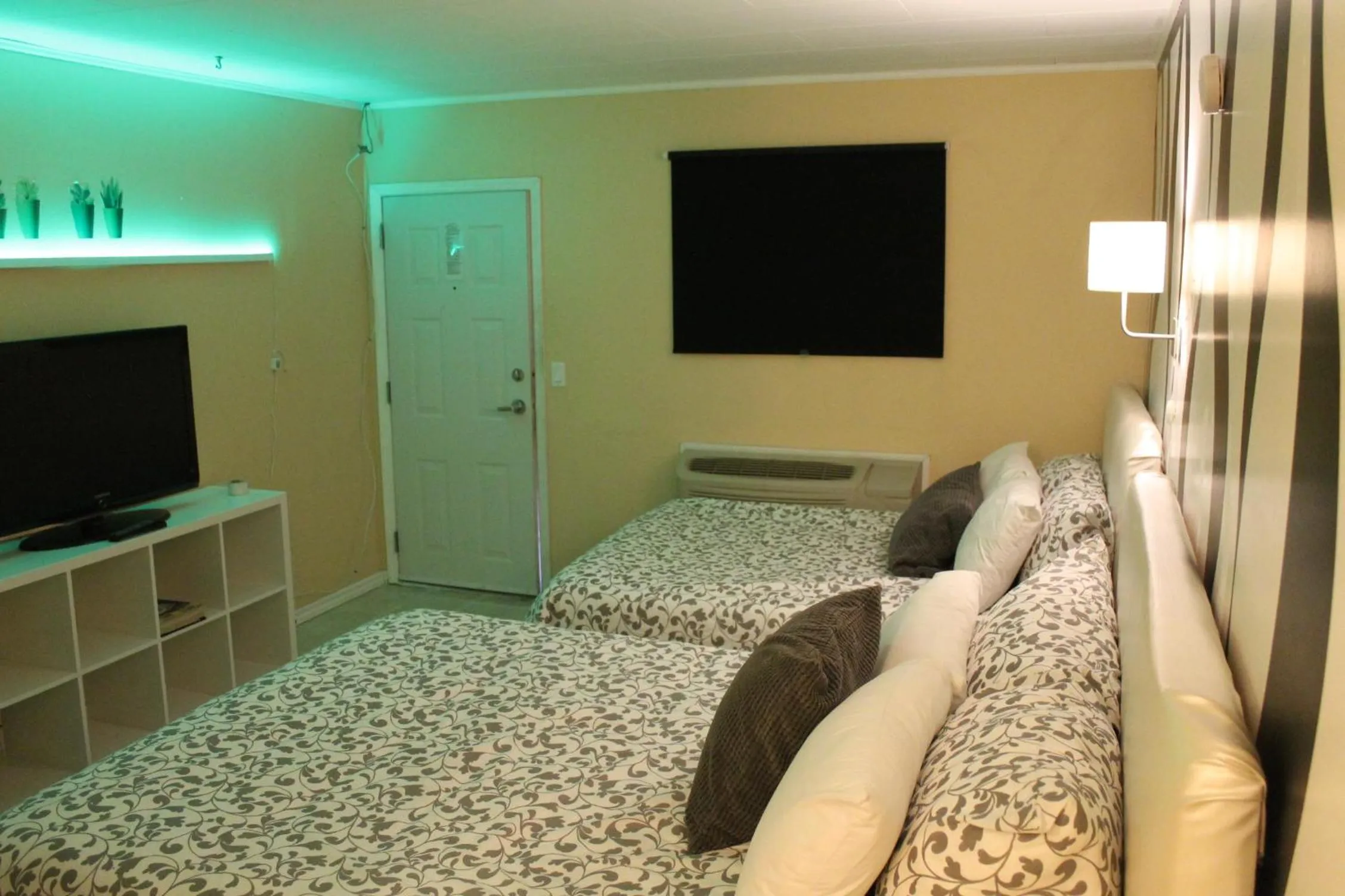 Bed in Sage Hills Motel