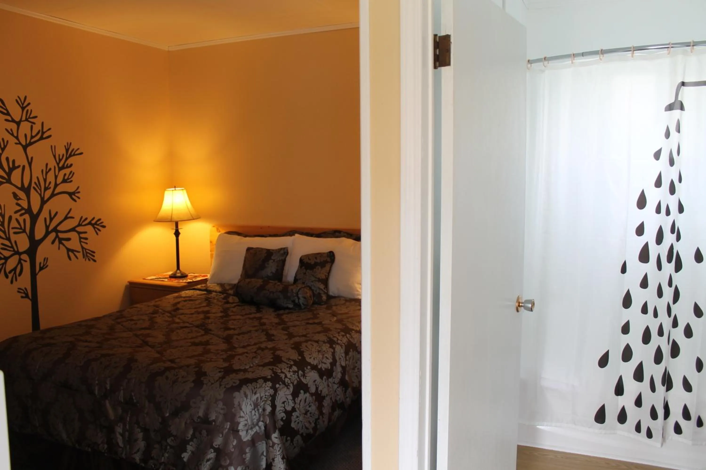 Bed in Sage Hills Motel